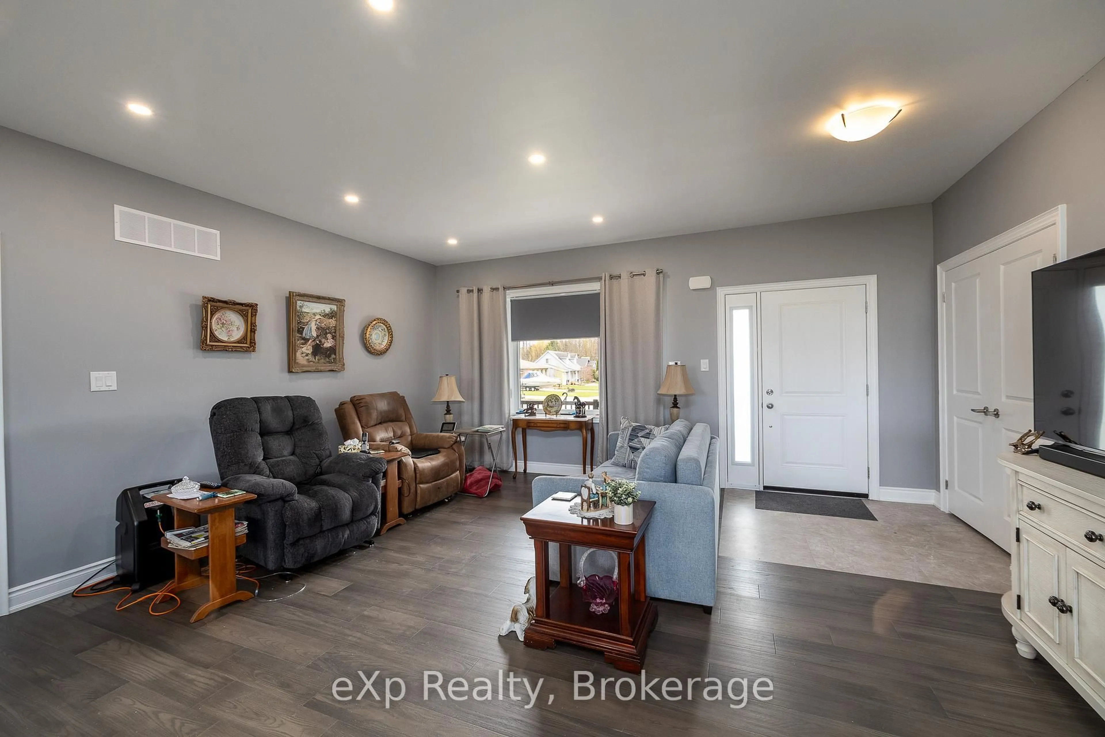 Living room with furniture, unknown for 43 Country Cres, Meaford Ontario N4L 1L7