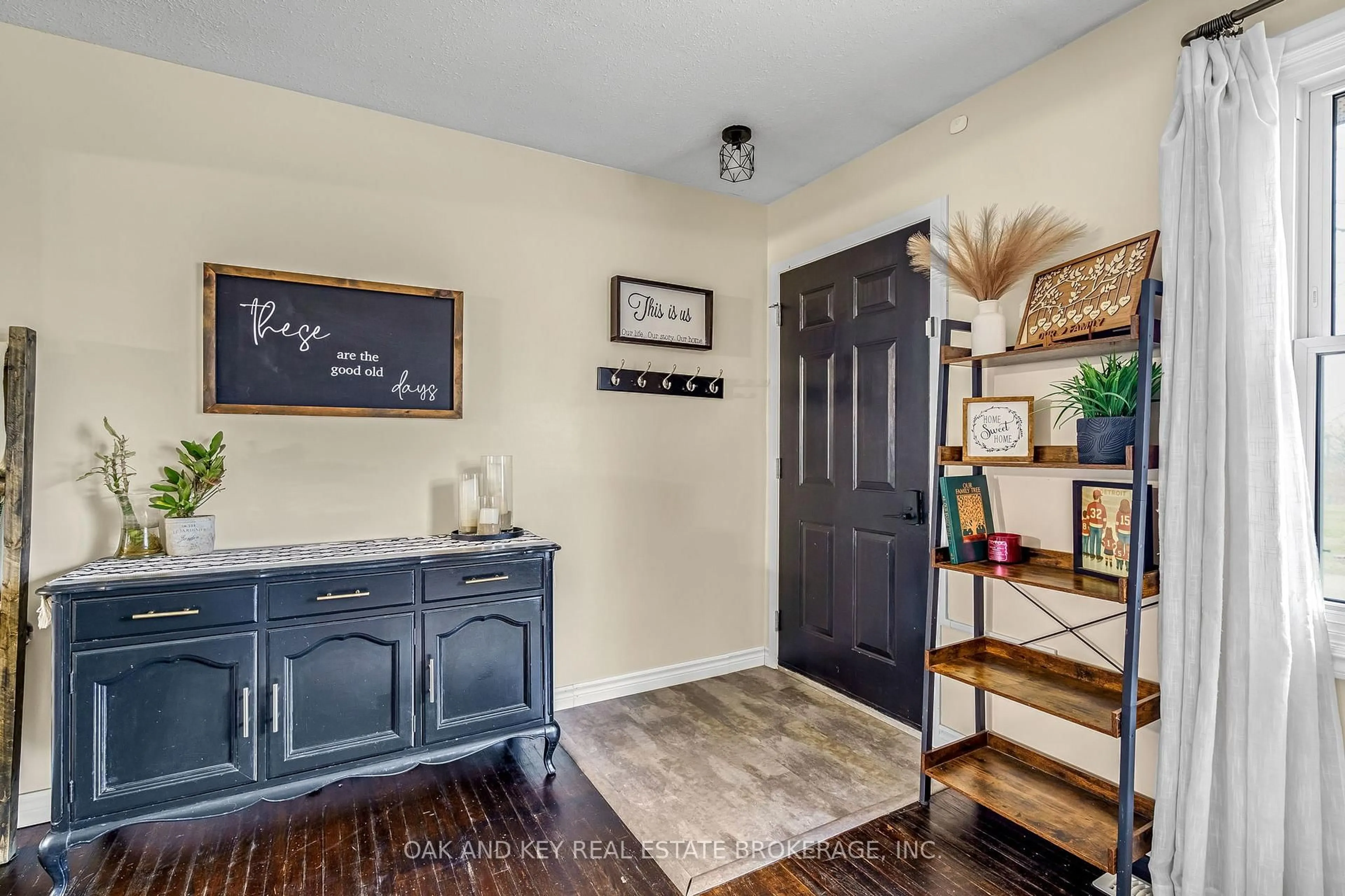 Indoor entryway for 26 Sinclair Ave, St. Thomas Ontario N5R 3A8