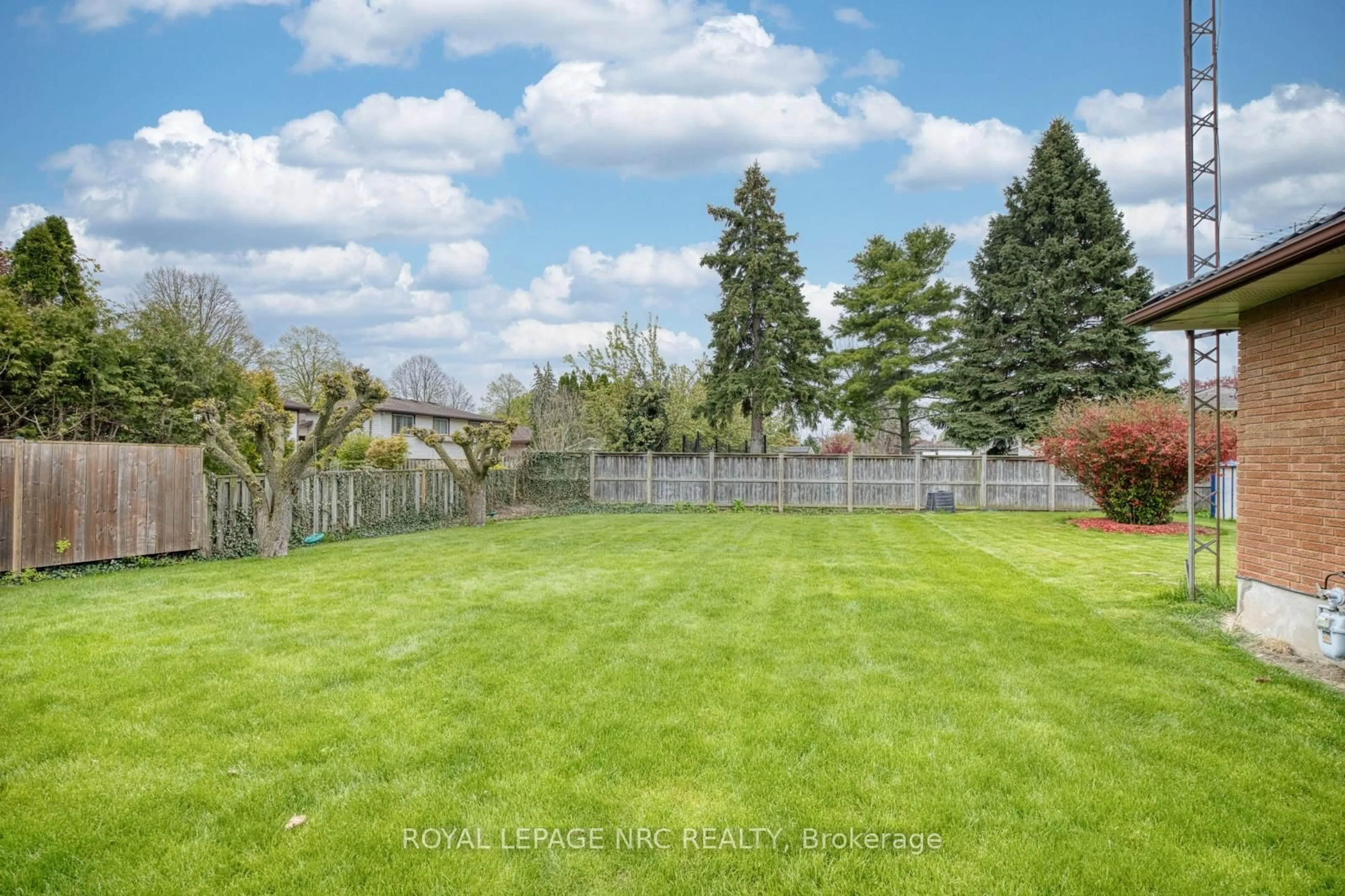 A pic from outside/outdoor area/front of a property/back of a property/a pic from drone, unknown for 74 Shoreline Dr, St. Catharines Ontario L2N 6H7