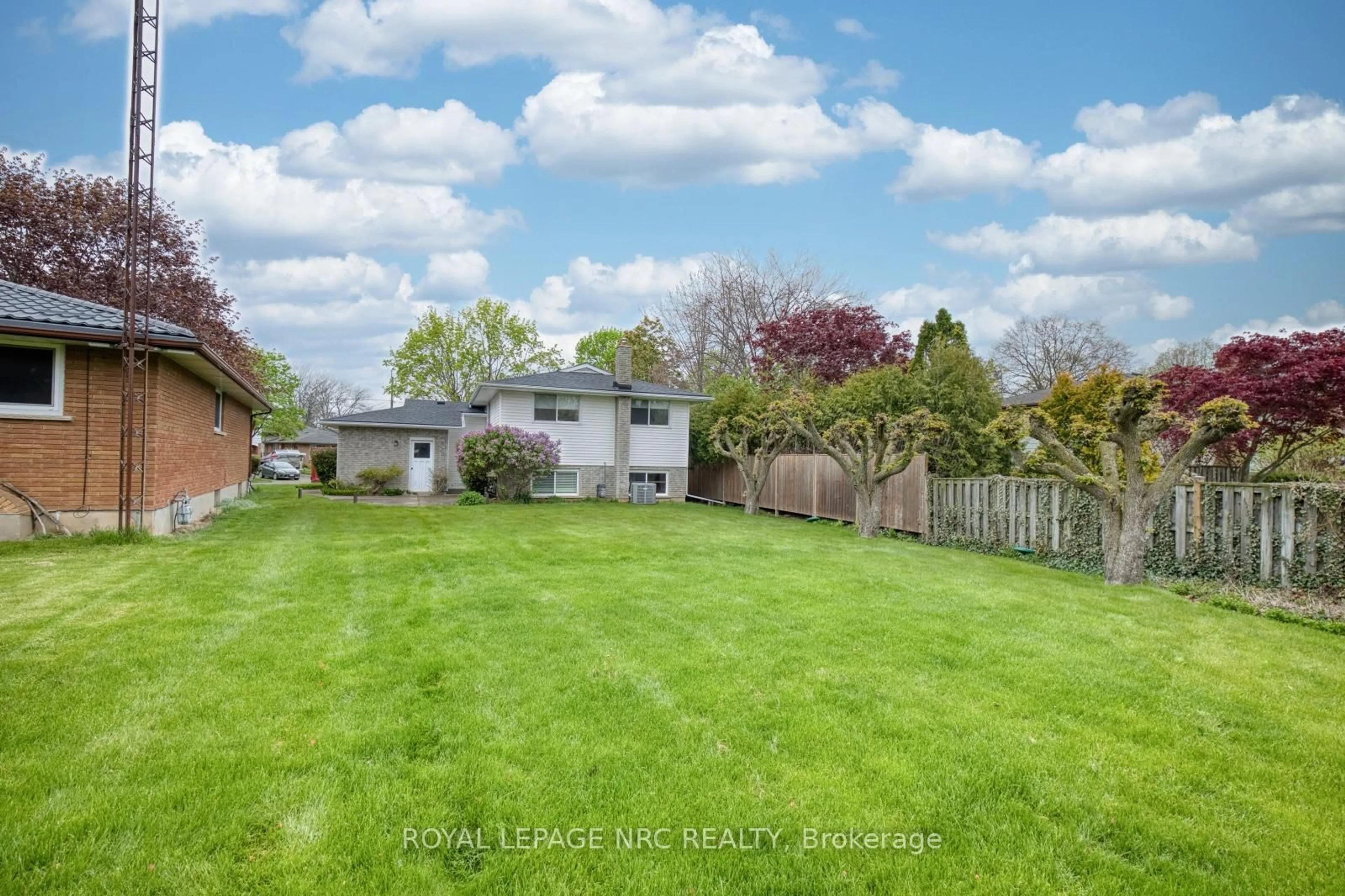A pic from outside/outdoor area/front of a property/back of a property/a pic from drone, street for 74 Shoreline Dr, St. Catharines Ontario L2N 6H7