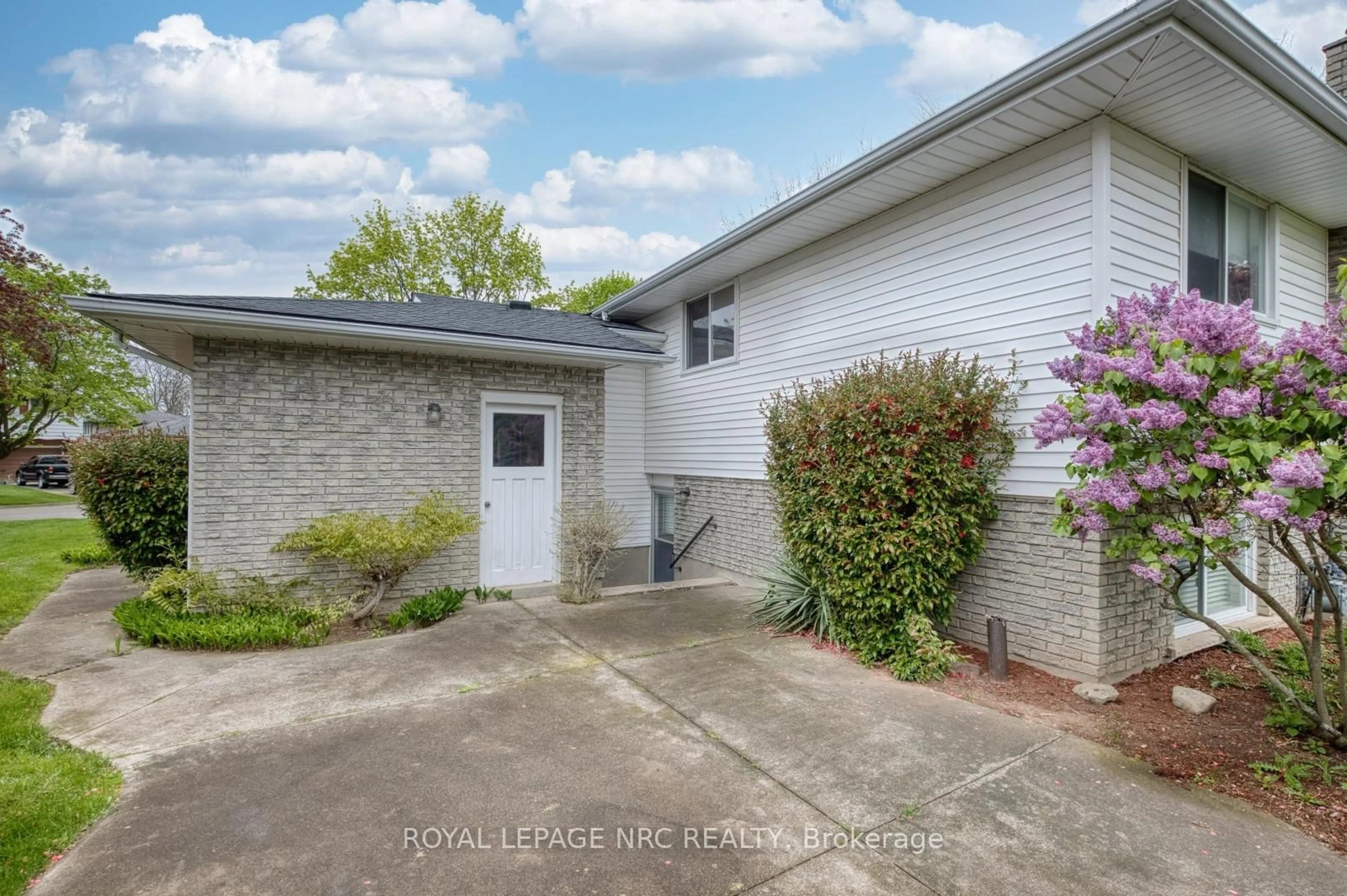 Unknown for 74 Shoreline Dr, St. Catharines Ontario L2N 6H7
