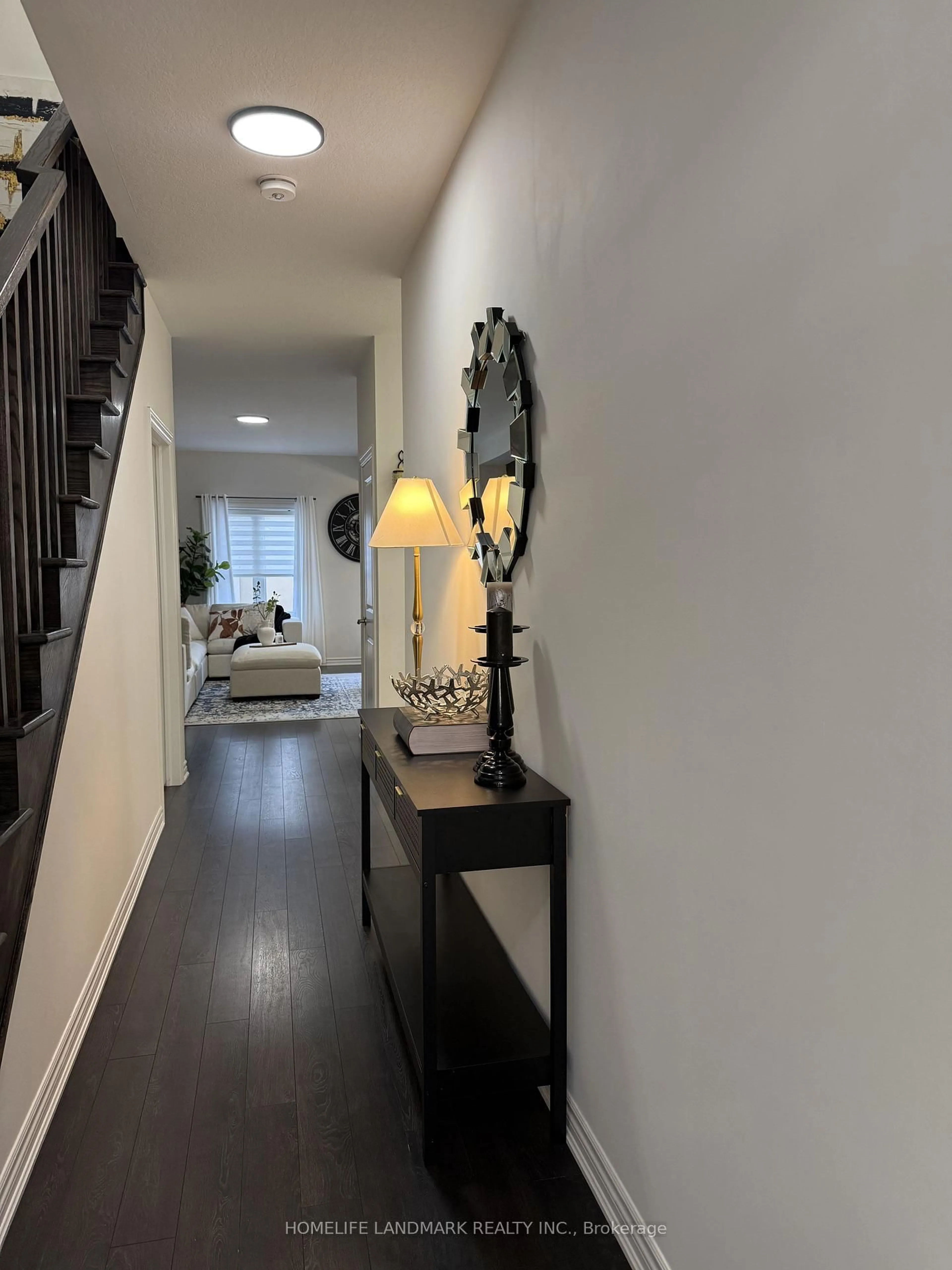 Indoor entryway for 305 GARNER Rd #117, Hamilton Ontario L9G 3K9