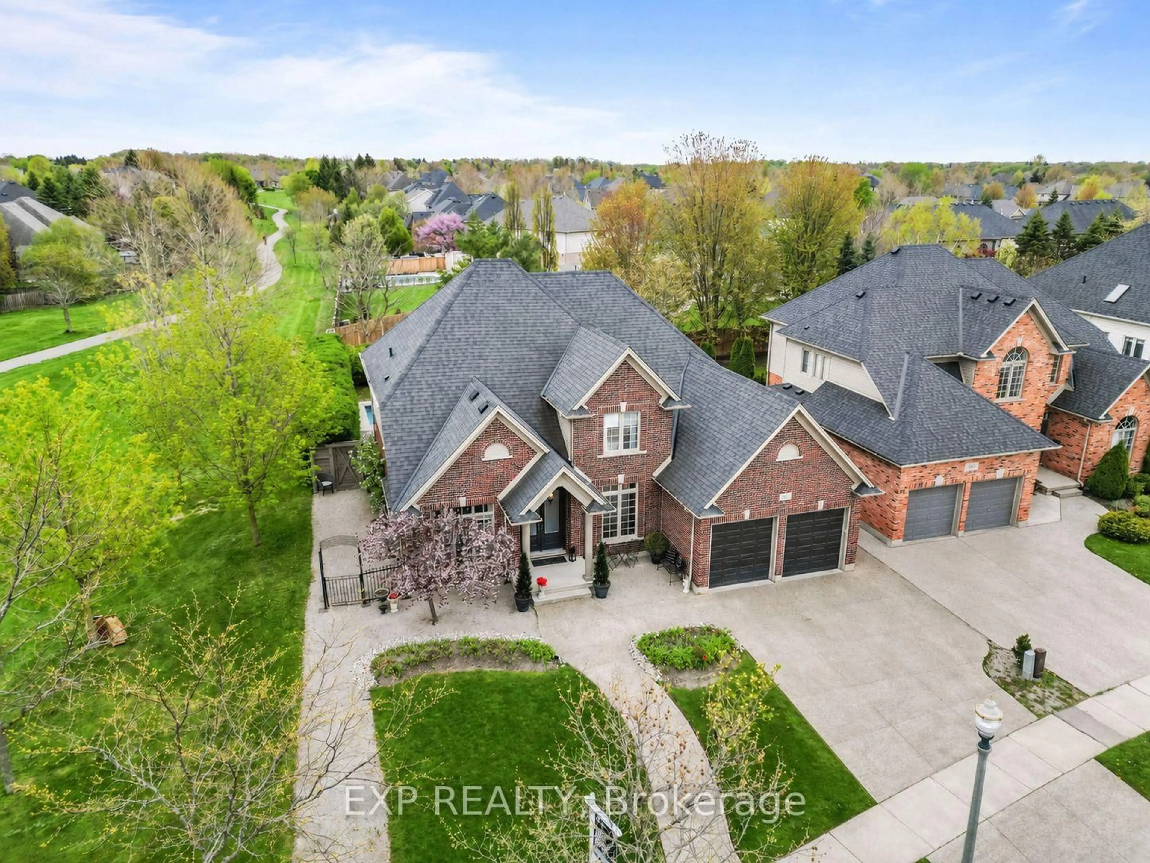 A pic from outside/outdoor area/front of a property/back of a property/a pic from drone, street for 481 Plane Tree Dr, London North Ontario N6G 5L6