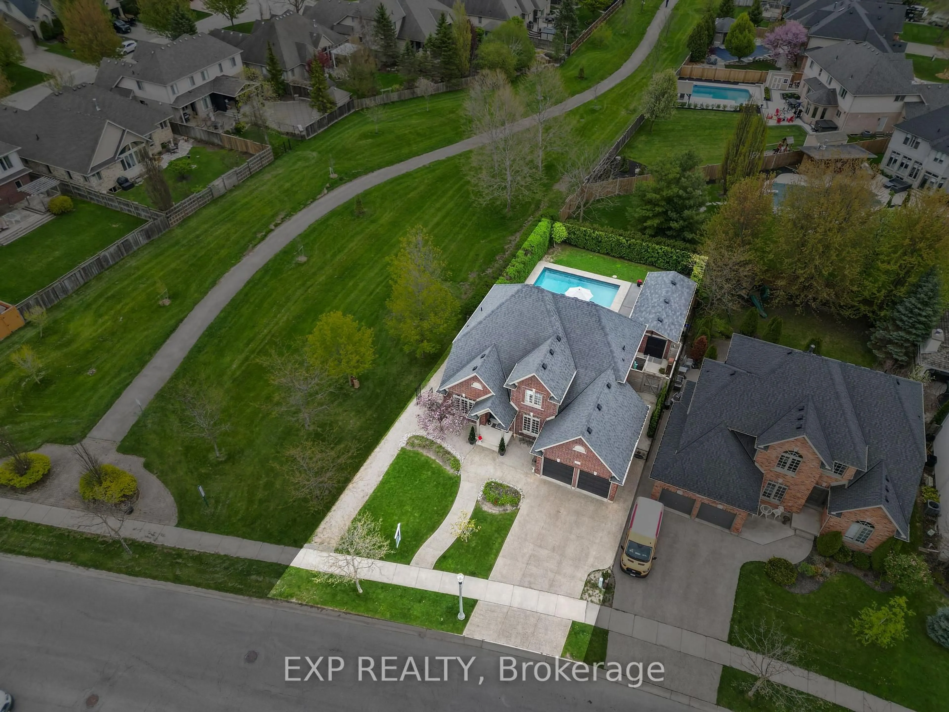 A pic from outside/outdoor area/front of a property/back of a property/a pic from drone, unknown for 481 Plane Tree Dr, London North Ontario N6G 5L6