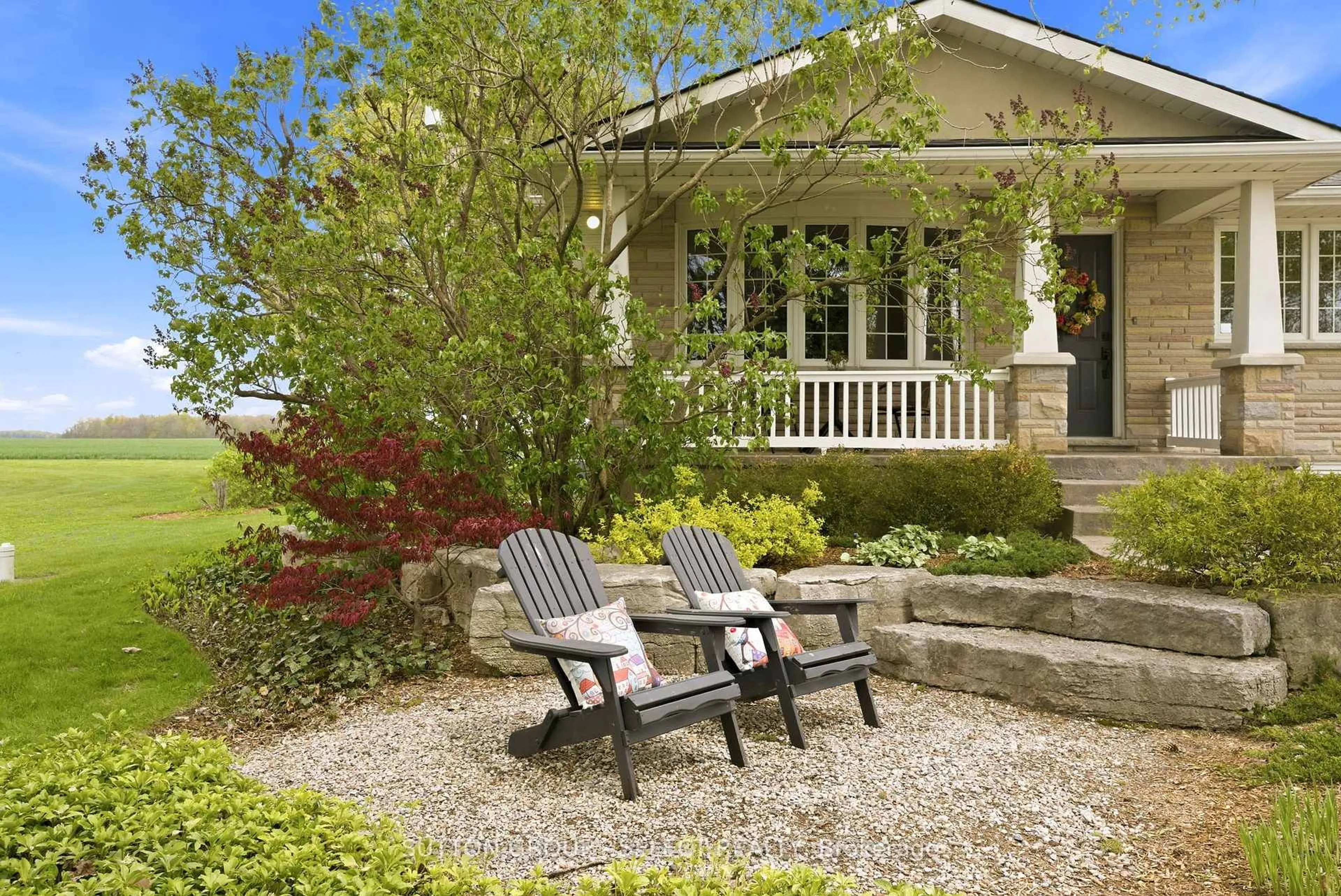 Patio, street for 71294 LONDON Rd, South Huron Ontario N0M 1S3