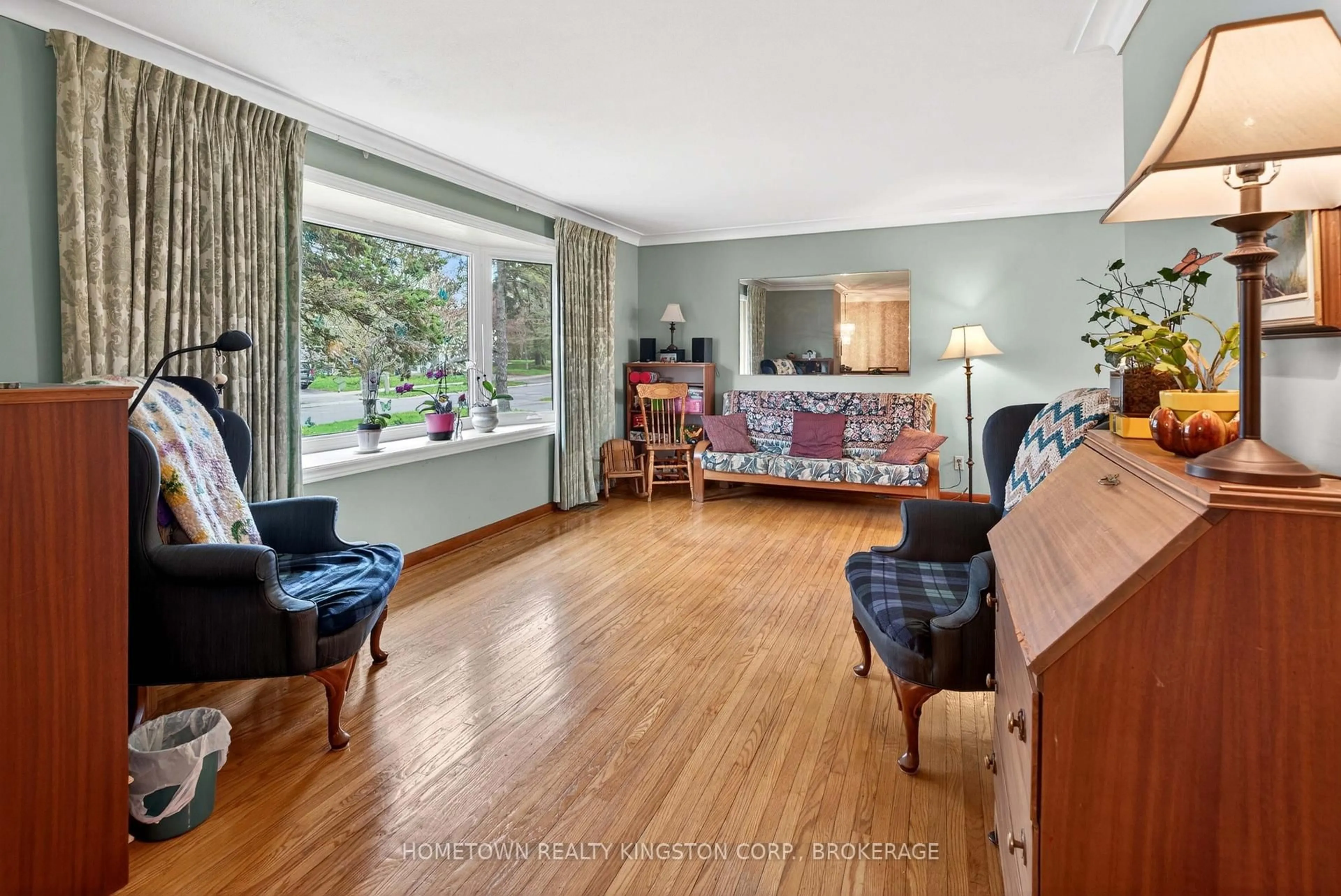 Living room with furniture, unknown for 114 Campbell Cres, Kingston Ontario K7M 1Z5
