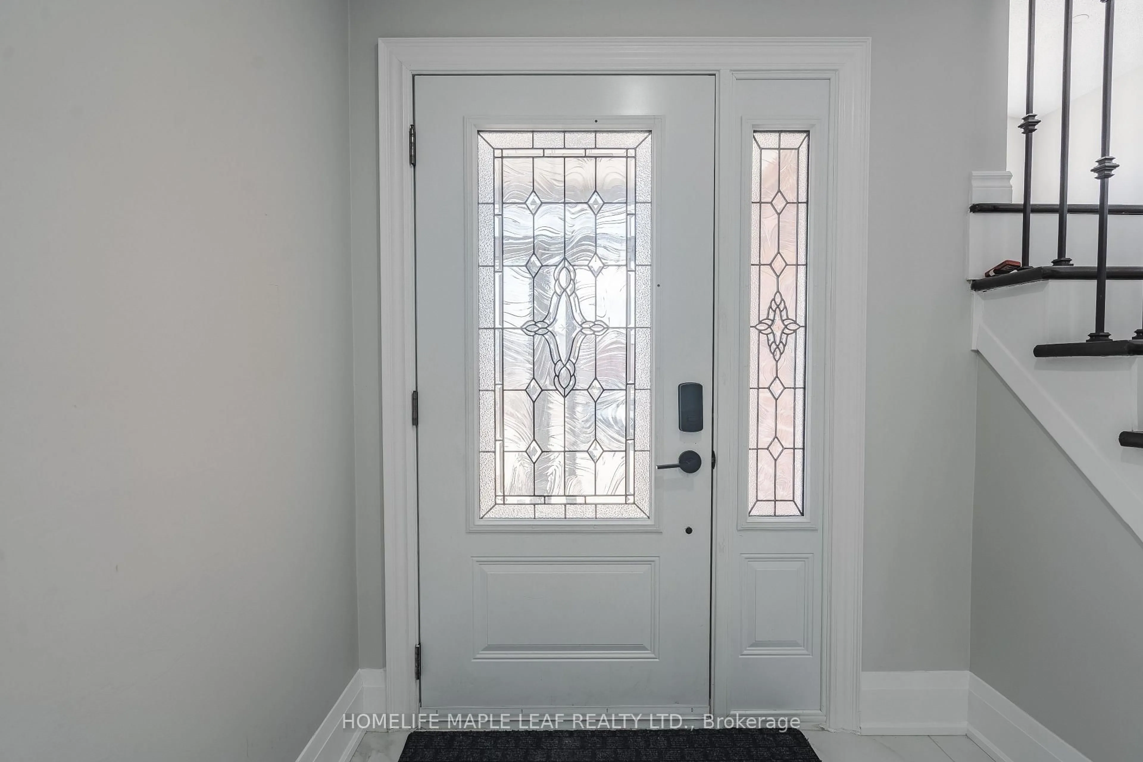 Indoor entryway for 42 Puritan Crt, Hamilton Ontario L8E 4L1