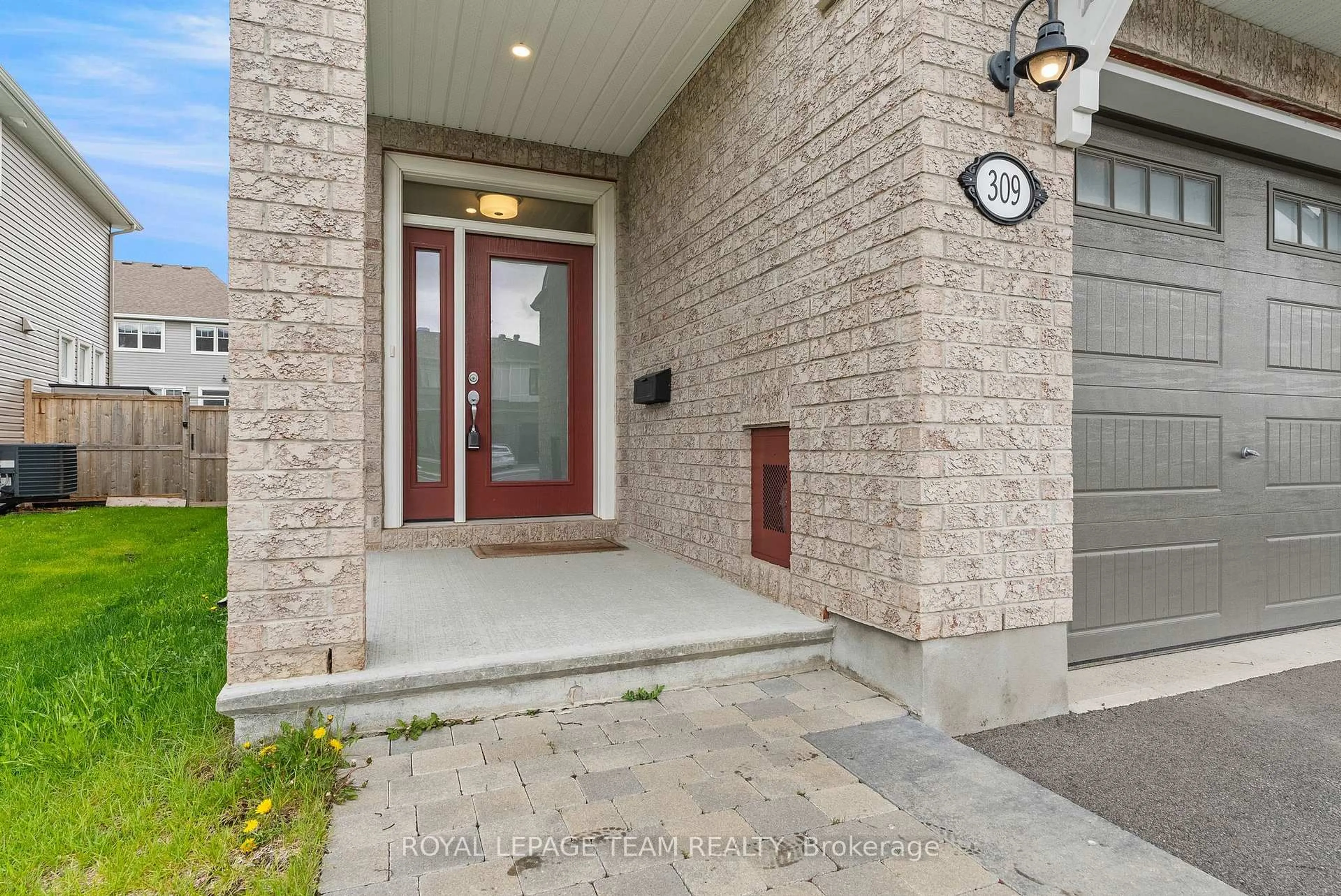 Indoor entryway for 309 Cosanti Dr, Stittsville Ontario K2S 2L1