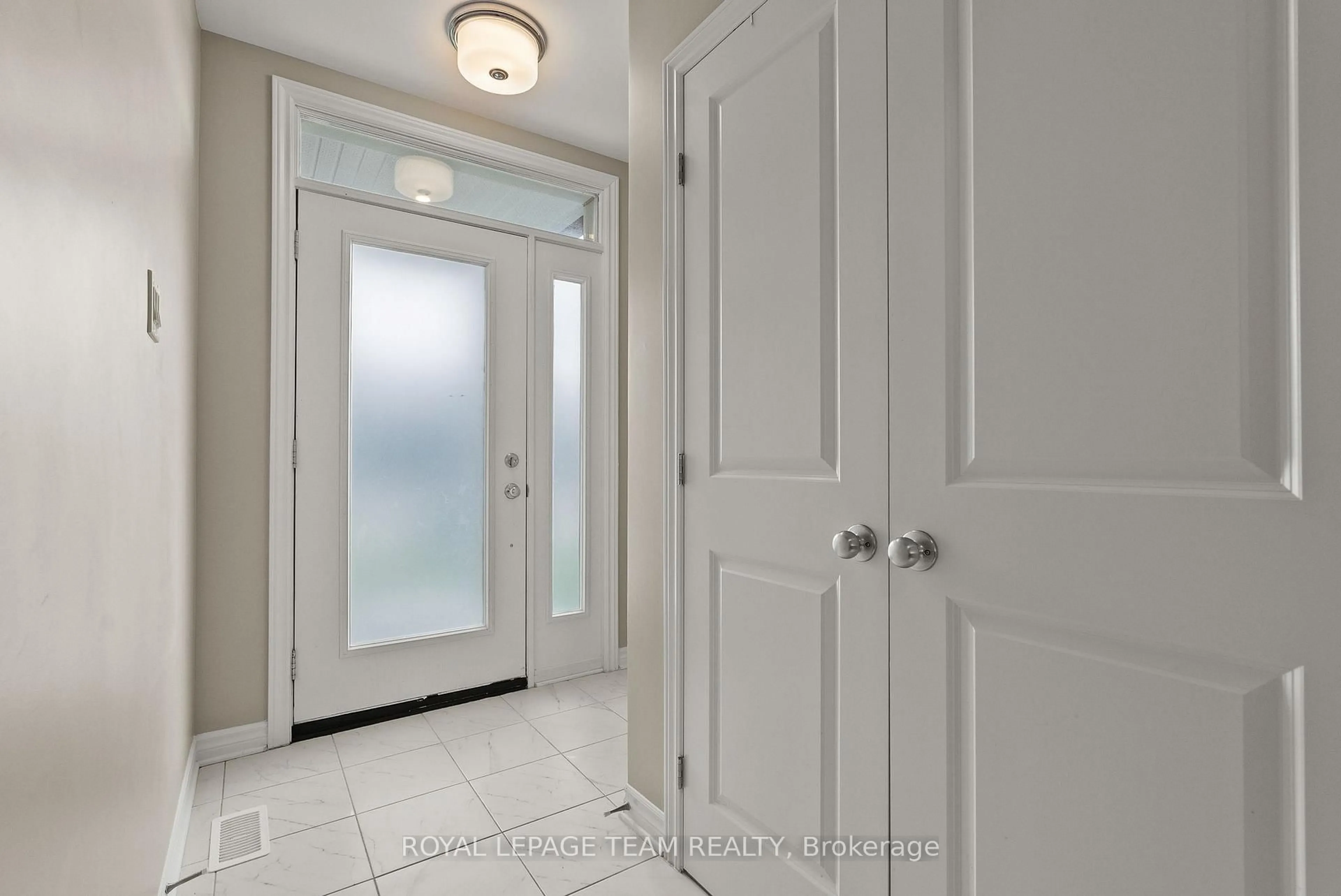Indoor entryway for 309 Cosanti Dr, Stittsville Ontario K2S 2L1