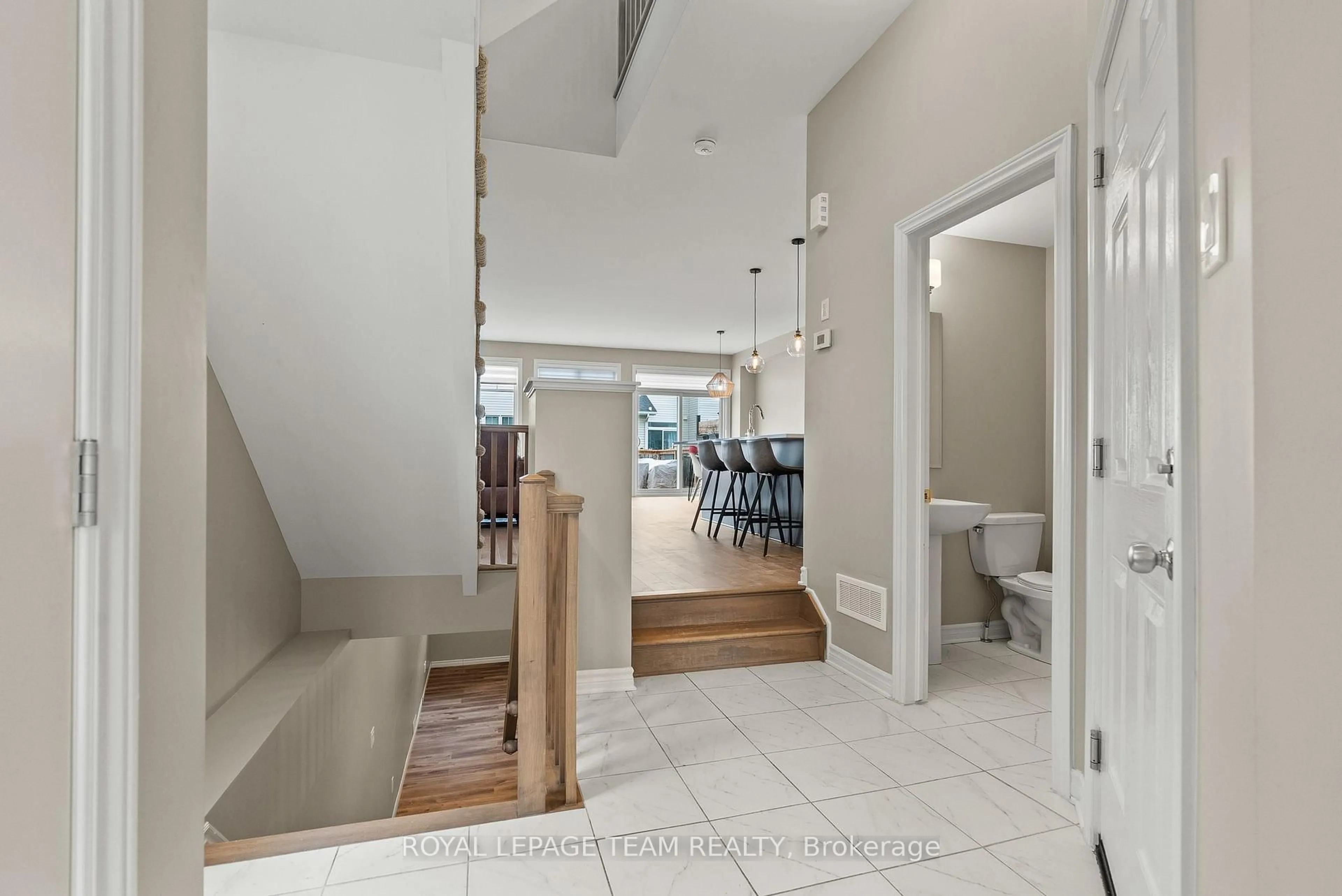 Indoor foyer for 309 Cosanti Dr, Stittsville Ontario K2S 2L1