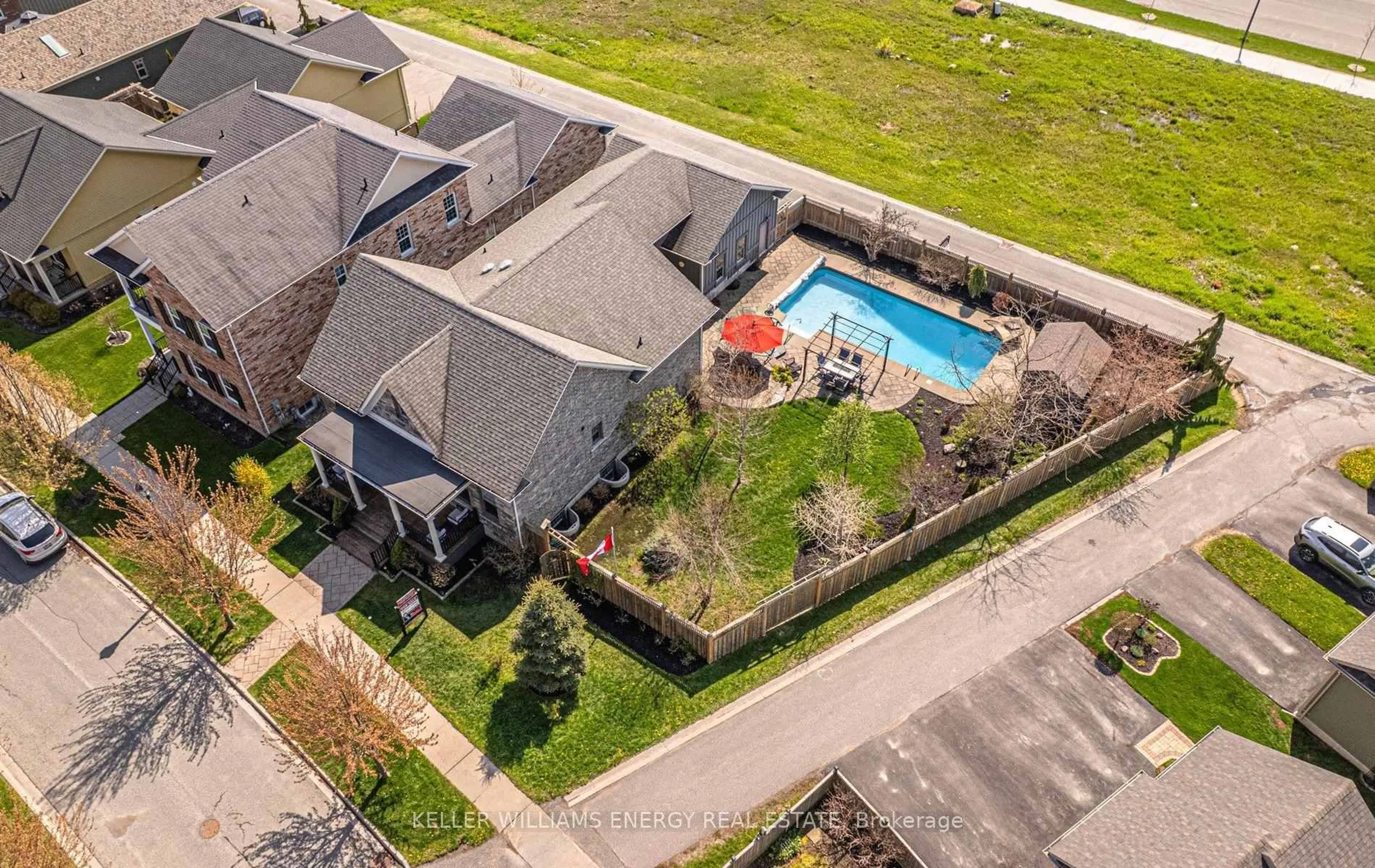 A pic from outside/outdoor area/front of a property/back of a property/a pic from drone, unknown for 821 Hudson St, Cobourg Ontario K9A 0G4