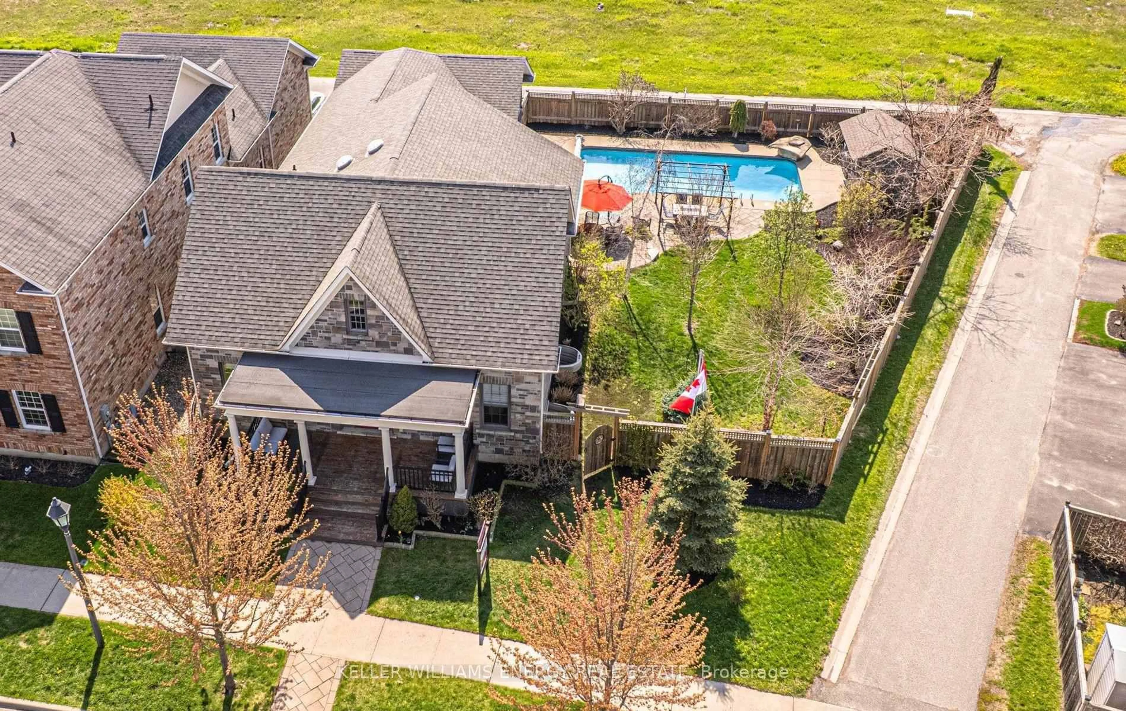 A pic from outside/outdoor area/front of a property/back of a property/a pic from drone, unknown for 821 Hudson St, Cobourg Ontario K9A 0G4