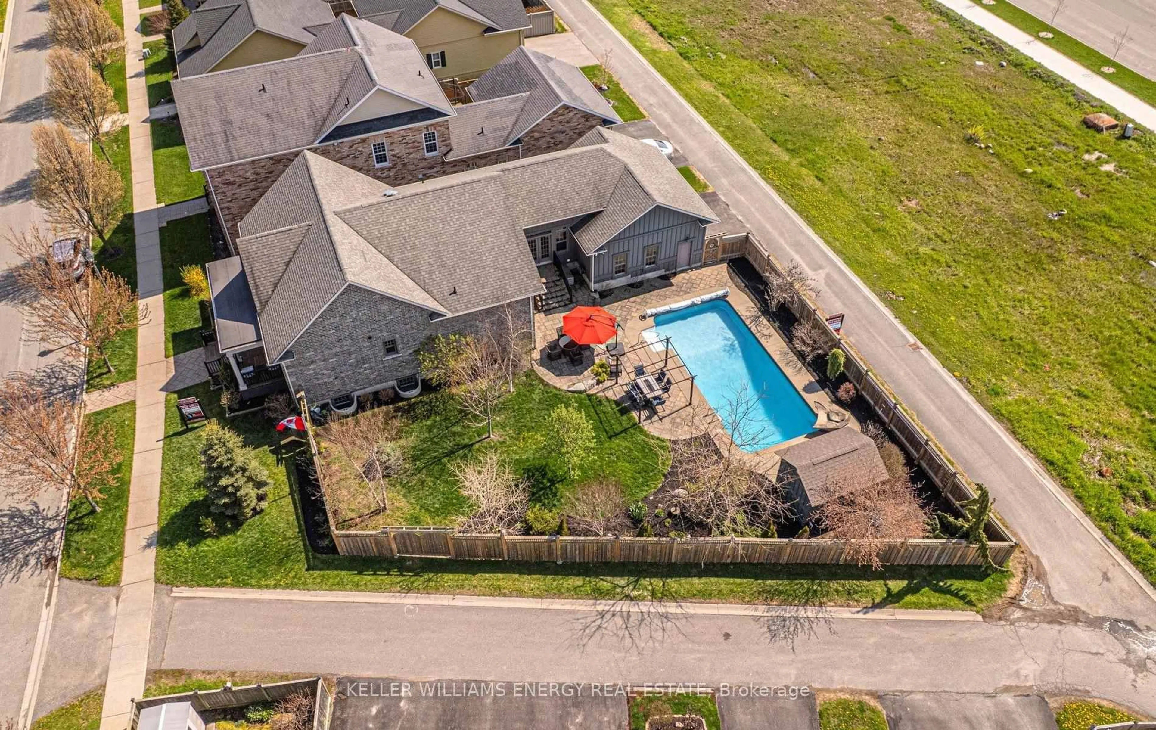 A pic from outside/outdoor area/front of a property/back of a property/a pic from drone, unknown for 821 Hudson St, Cobourg Ontario K9A 0G4