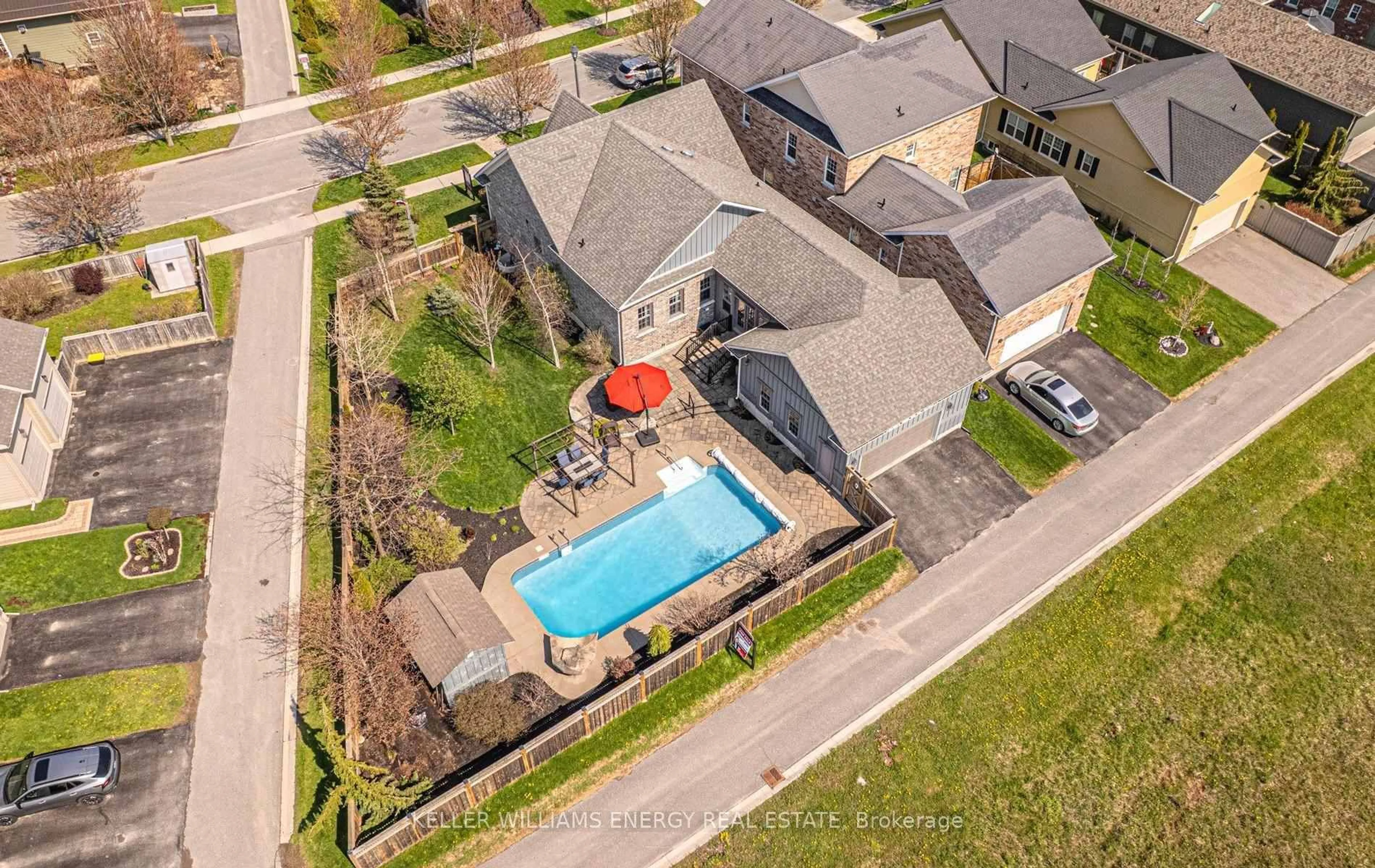A pic from outside/outdoor area/front of a property/back of a property/a pic from drone, street for 821 Hudson St, Cobourg Ontario K9A 0G4
