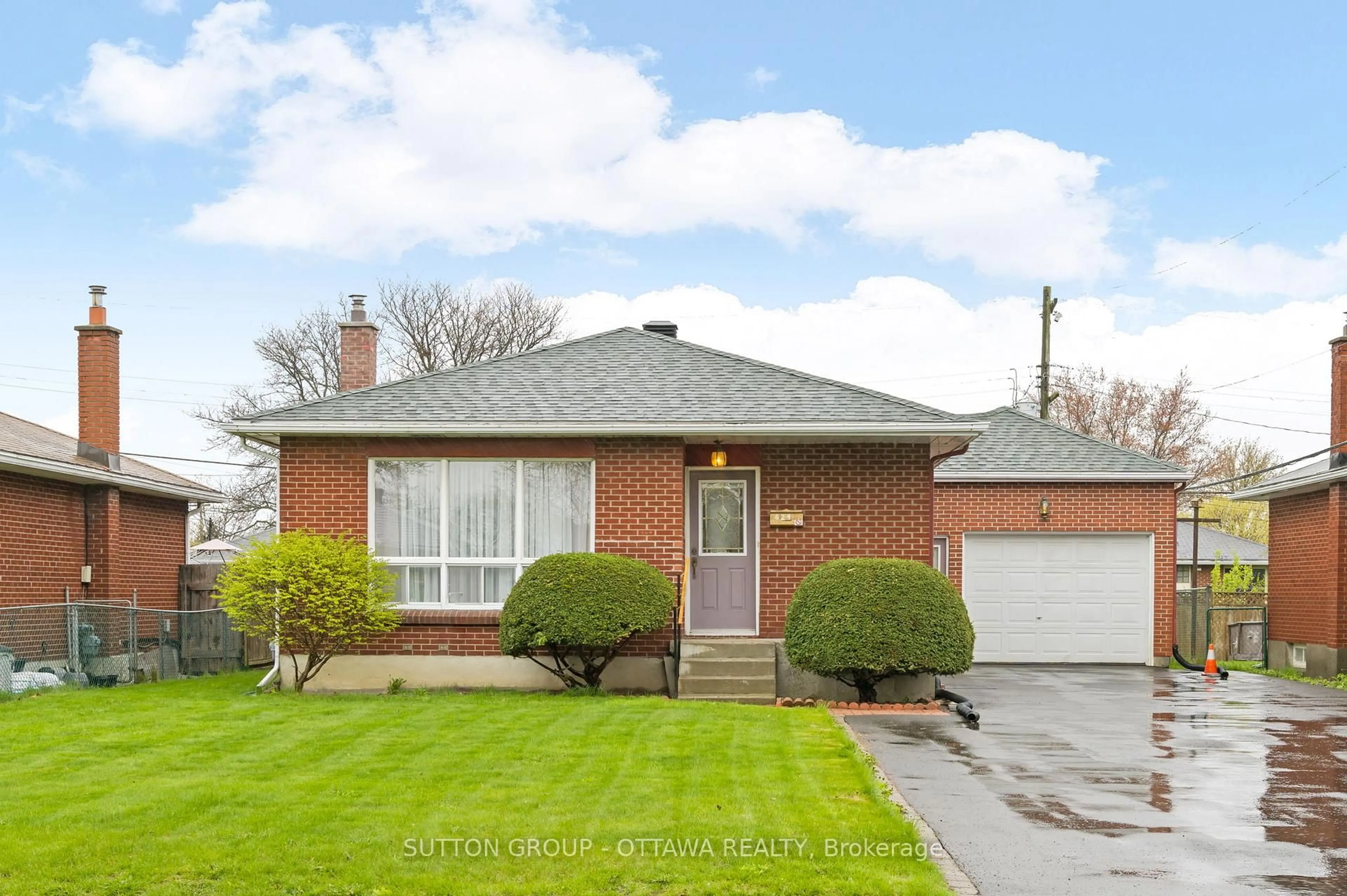 Home with brick exterior material, street for 624 Mutual St, Rockland Ontario K1K 1C4