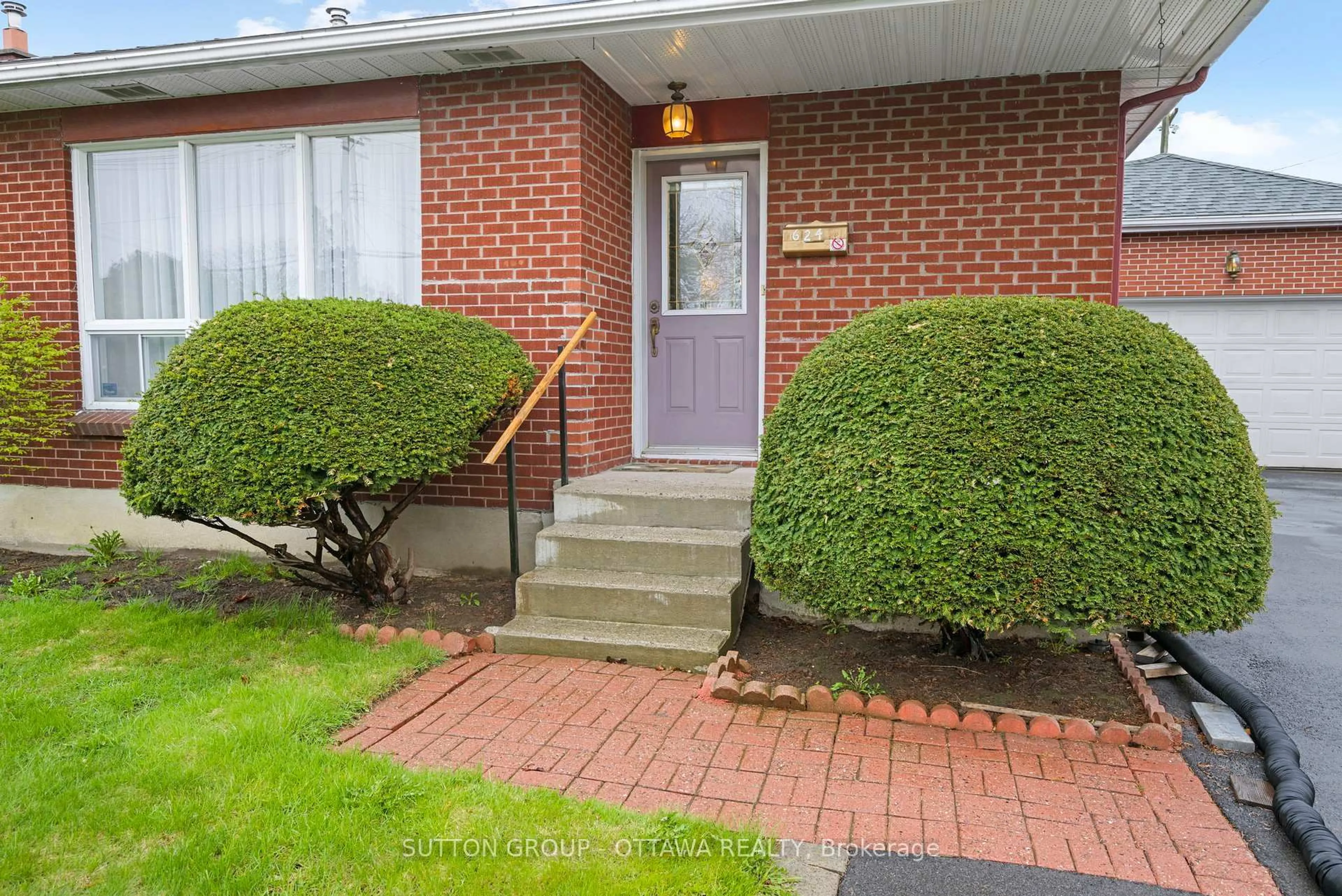 Unknown for 624 Mutual St, Rockland Ontario K1K 1C4