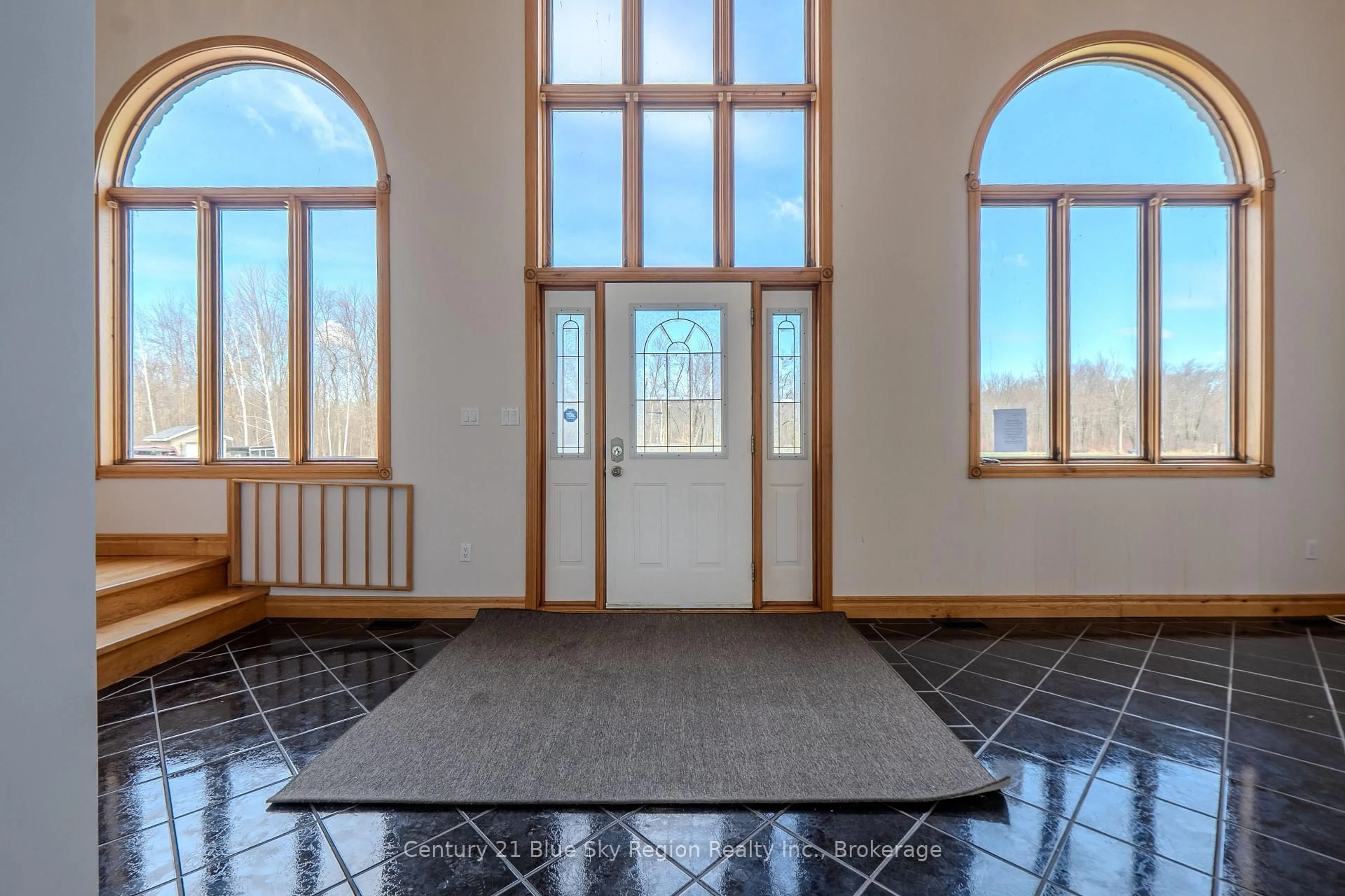 Indoor foyer for 488 MARLEAU Rd, West Nipissing Ontario P2B 2X2