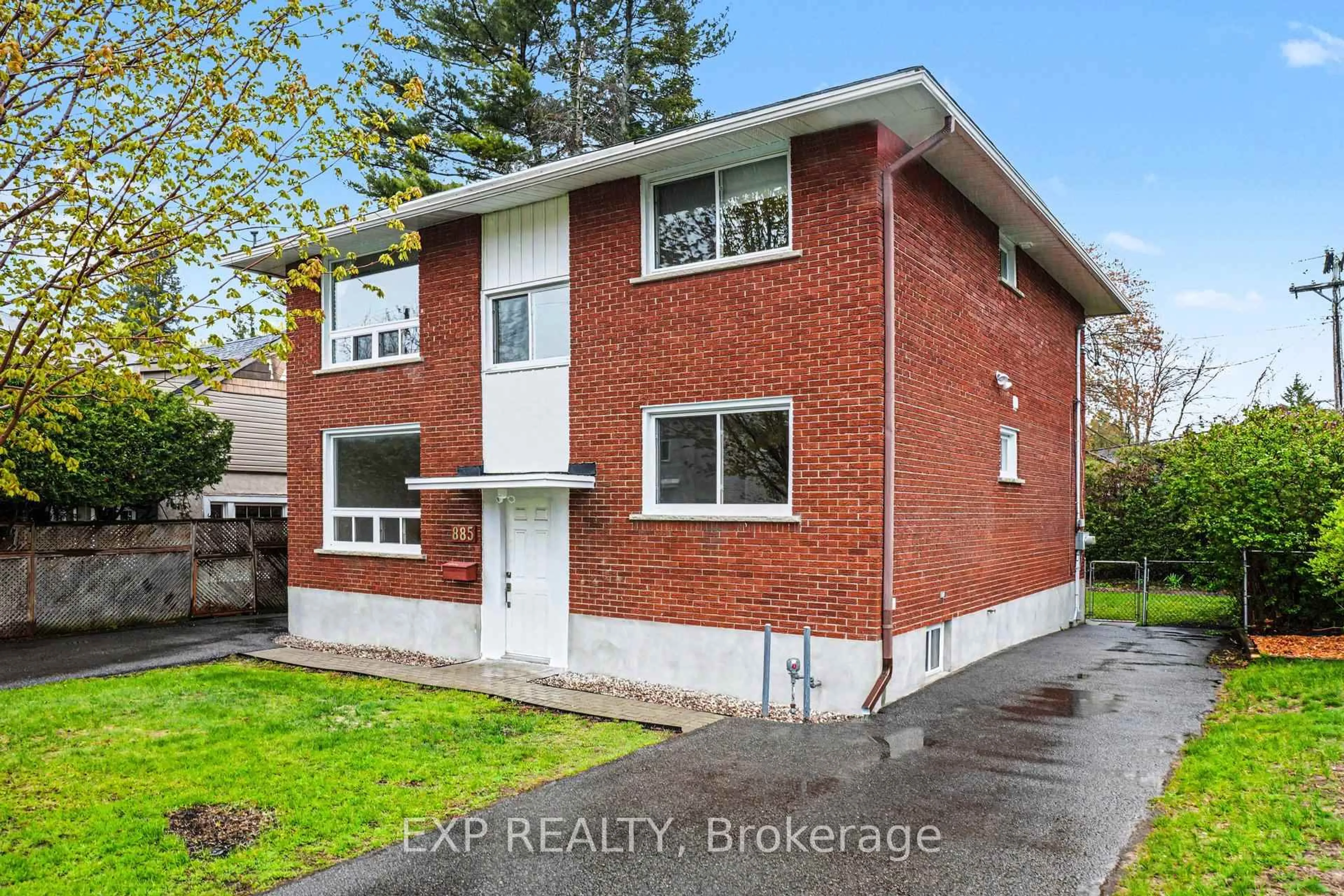 Home with brick exterior material, building for 885 Pinewood Cres, Ottawa Ontario K2B 5Y3