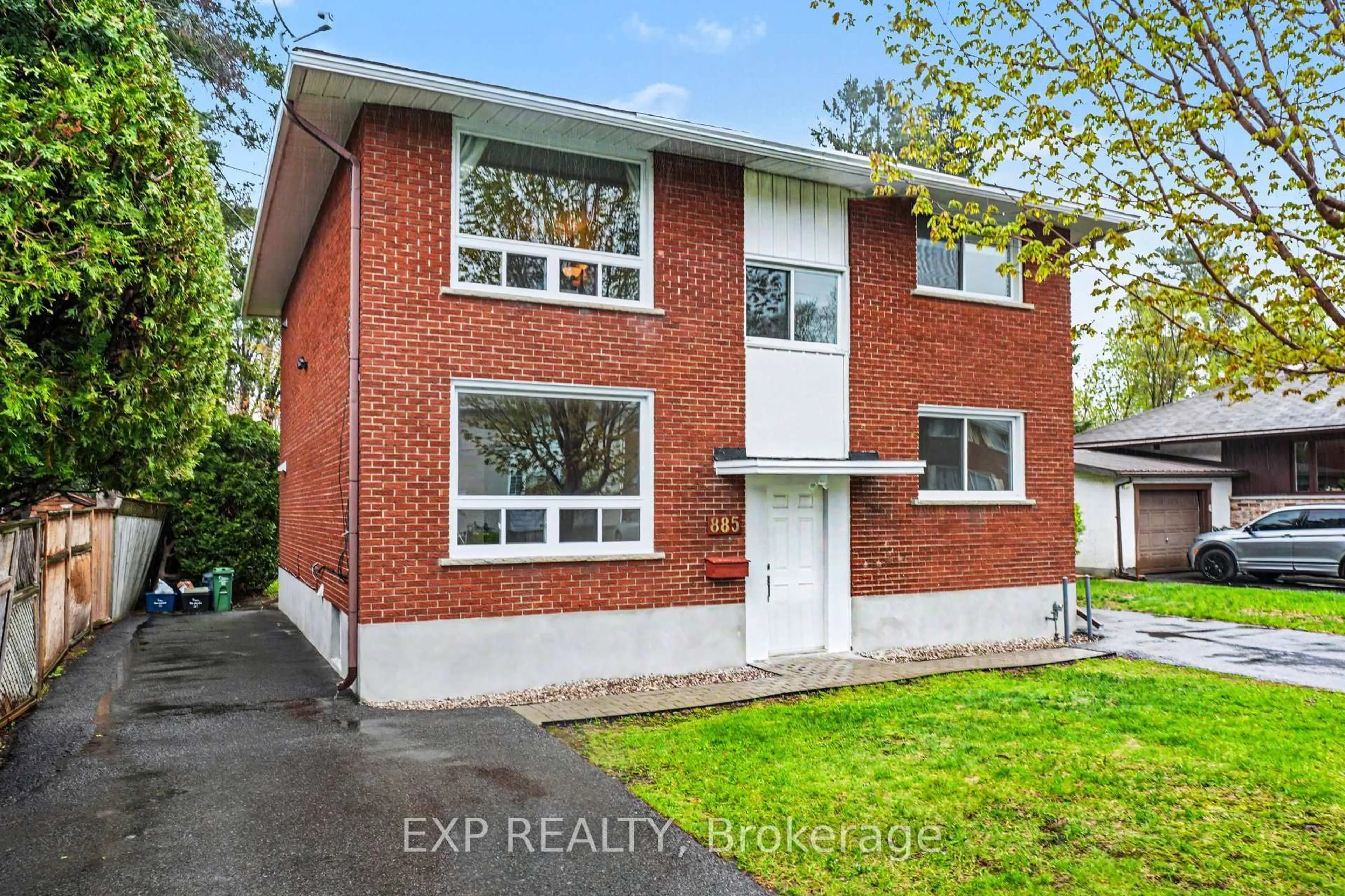 Home with brick exterior material, street for 885 Pinewood Cres, Ottawa Ontario K2B 5Y3