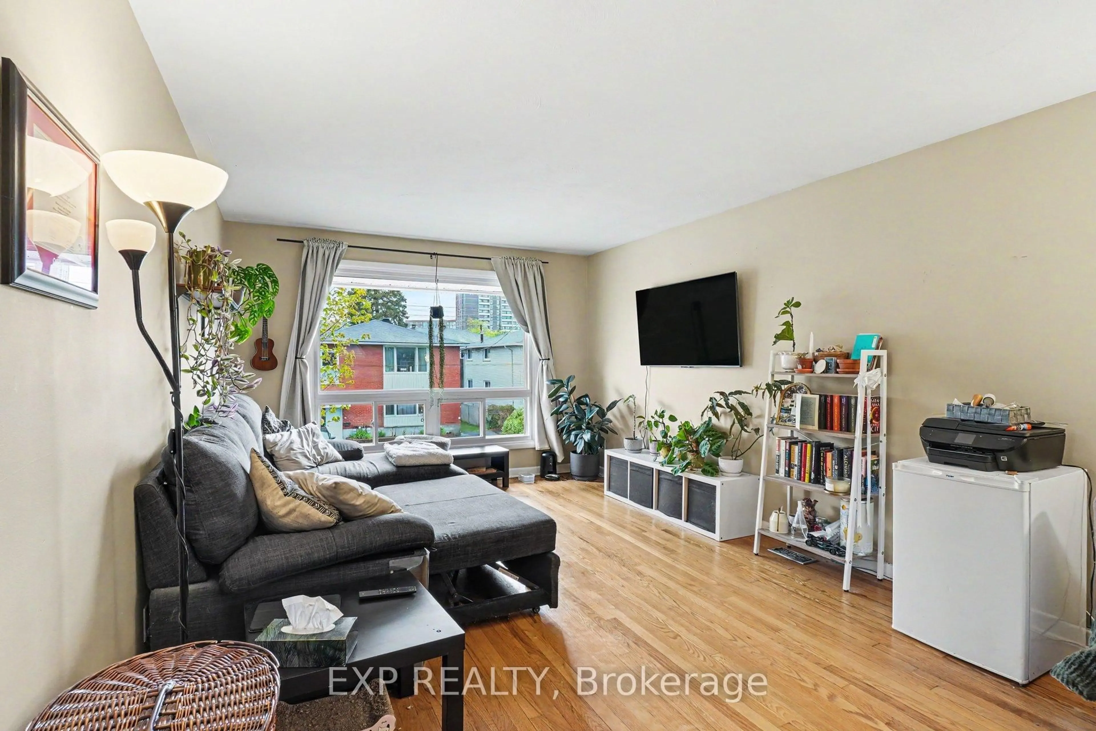 Living room with furniture, wood/laminate floor for 885 Pinewood Cres, Ottawa Ontario K2B 5Y3