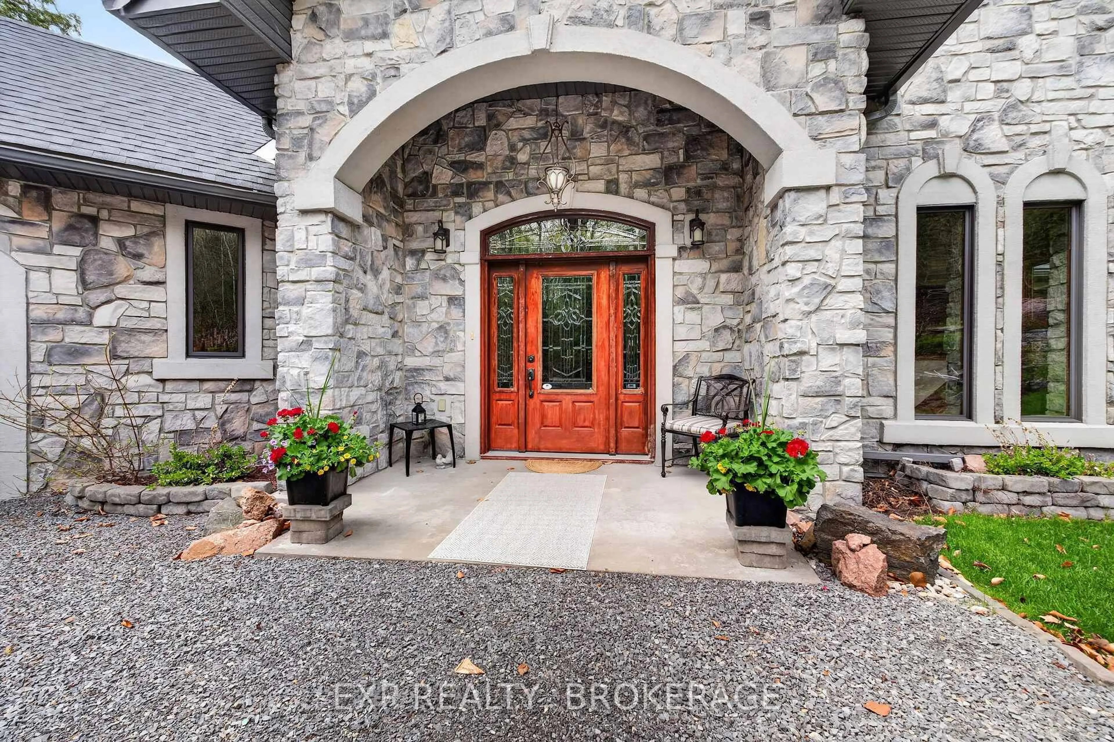Indoor entryway for 6170 HIGHWAY 15, Seeley's Bay Ontario K0H 2N0