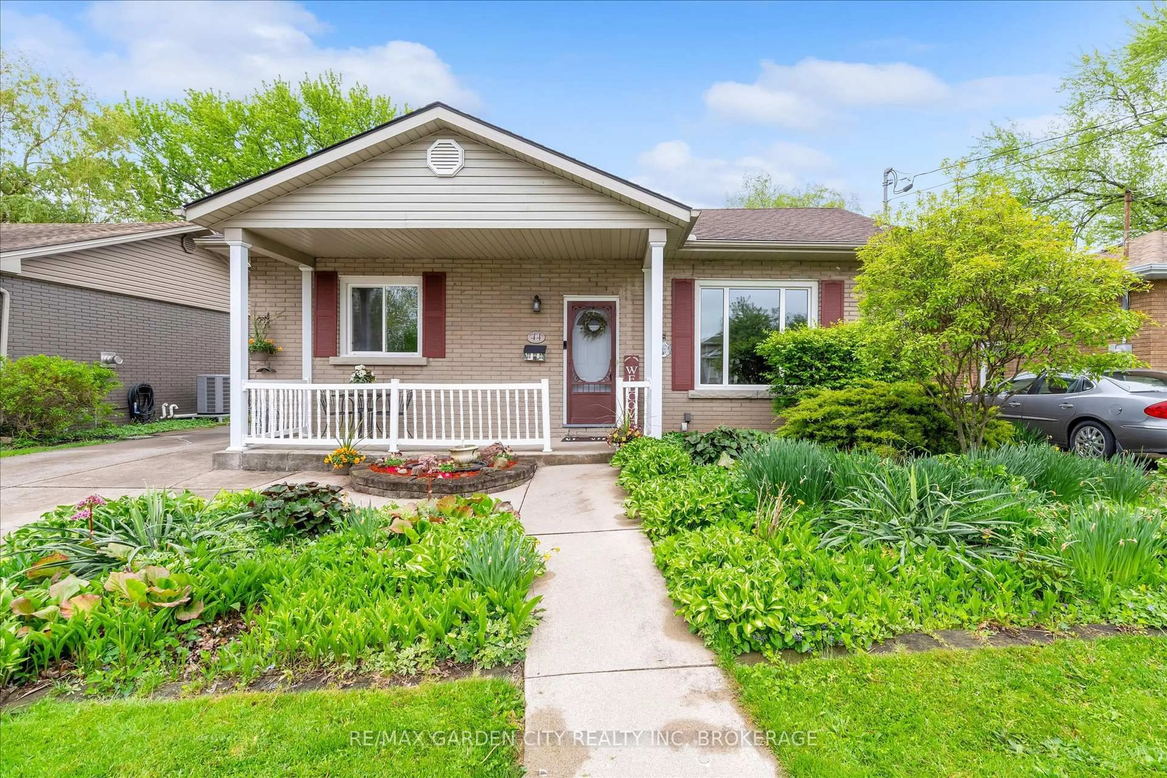 Home with brick exterior material, street for 44 Alexandra Blvd, St. Catharines Ontario L2P 1J9