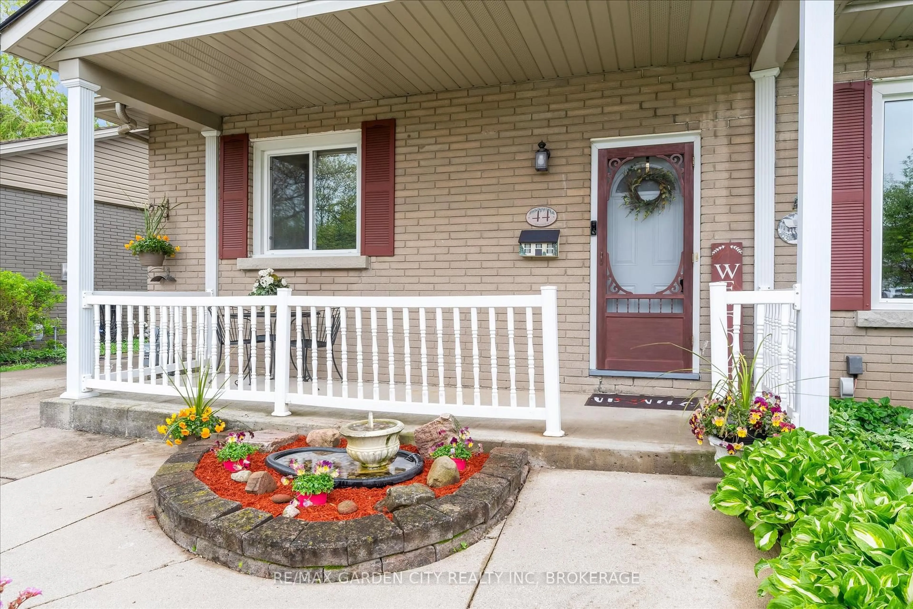 Unknown for 44 Alexandra Blvd, St. Catharines Ontario L2P 1J9