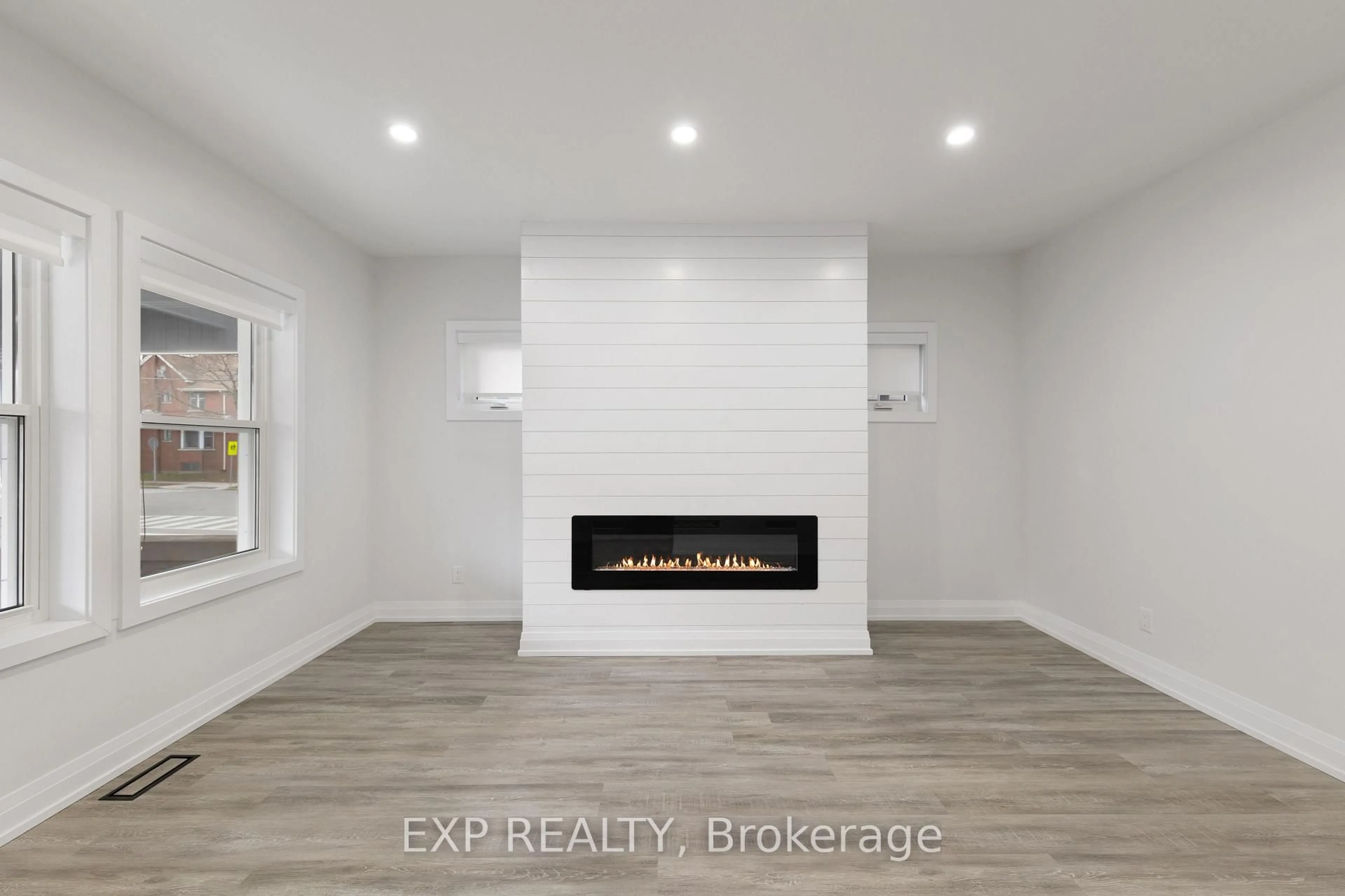 A pic of a room for 5 Maplewood Ave, Hamilton Ontario L8M 1W3