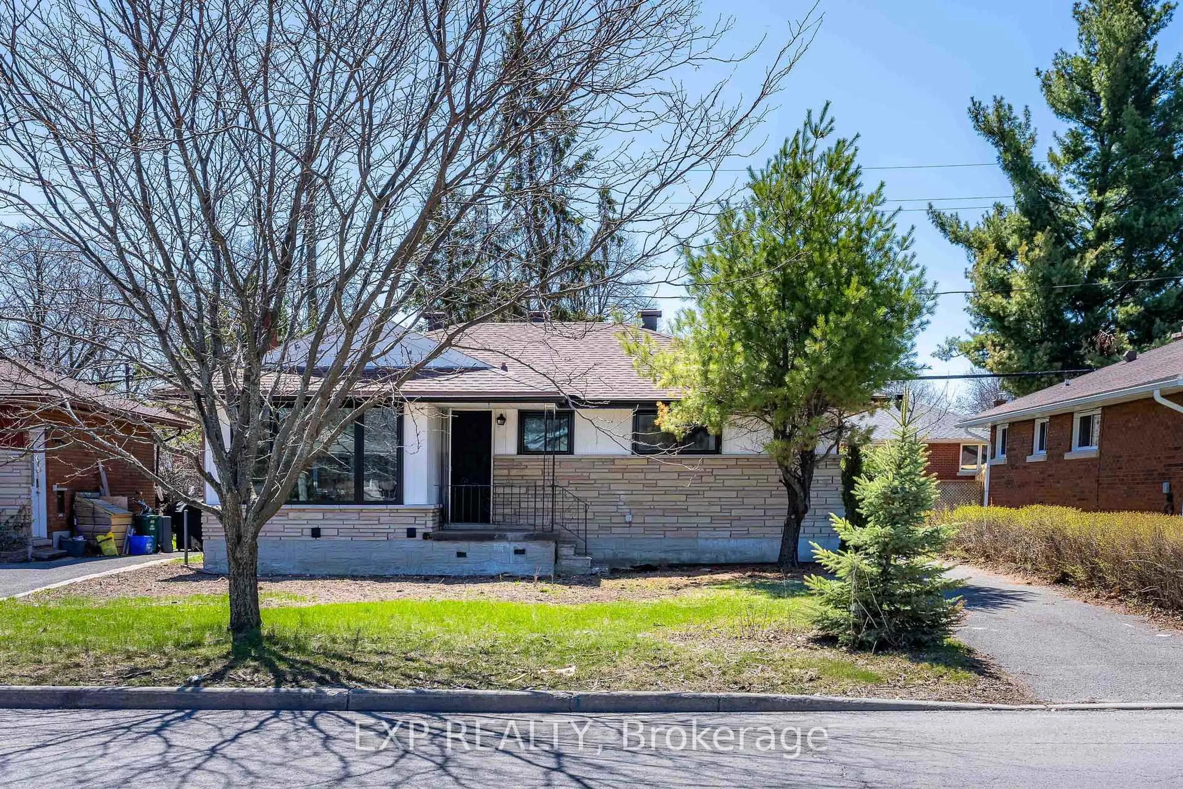 Home with brick exterior material, street for 768 Pleasant Park Rd, Ottawa Ontario K1G 1Y7