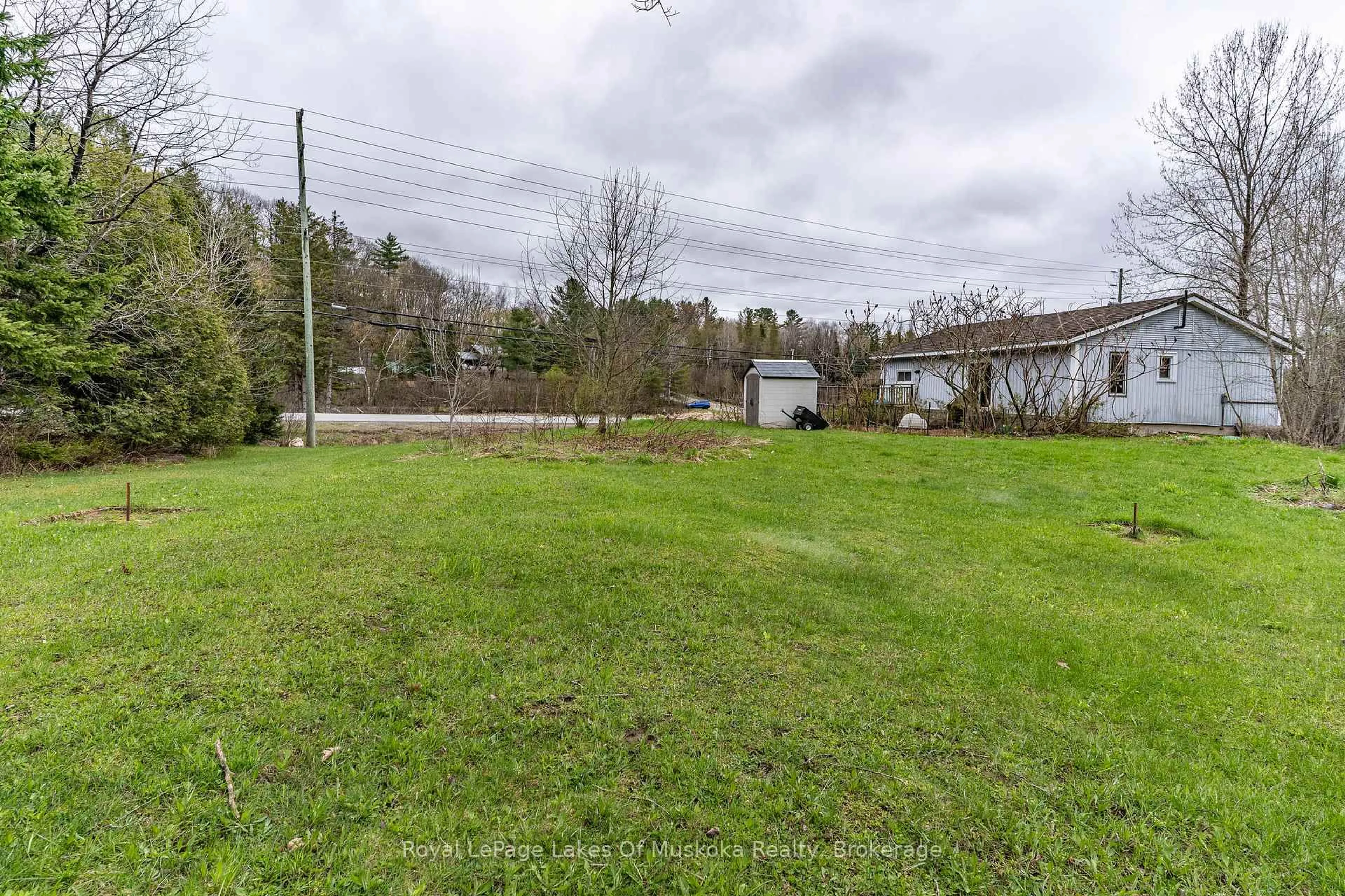 A pic from outside/outdoor area/front of a property/back of a property/a pic from drone, unknown for 1536 Highway 141 Highway, Huntsville Ontario P0B 1M0