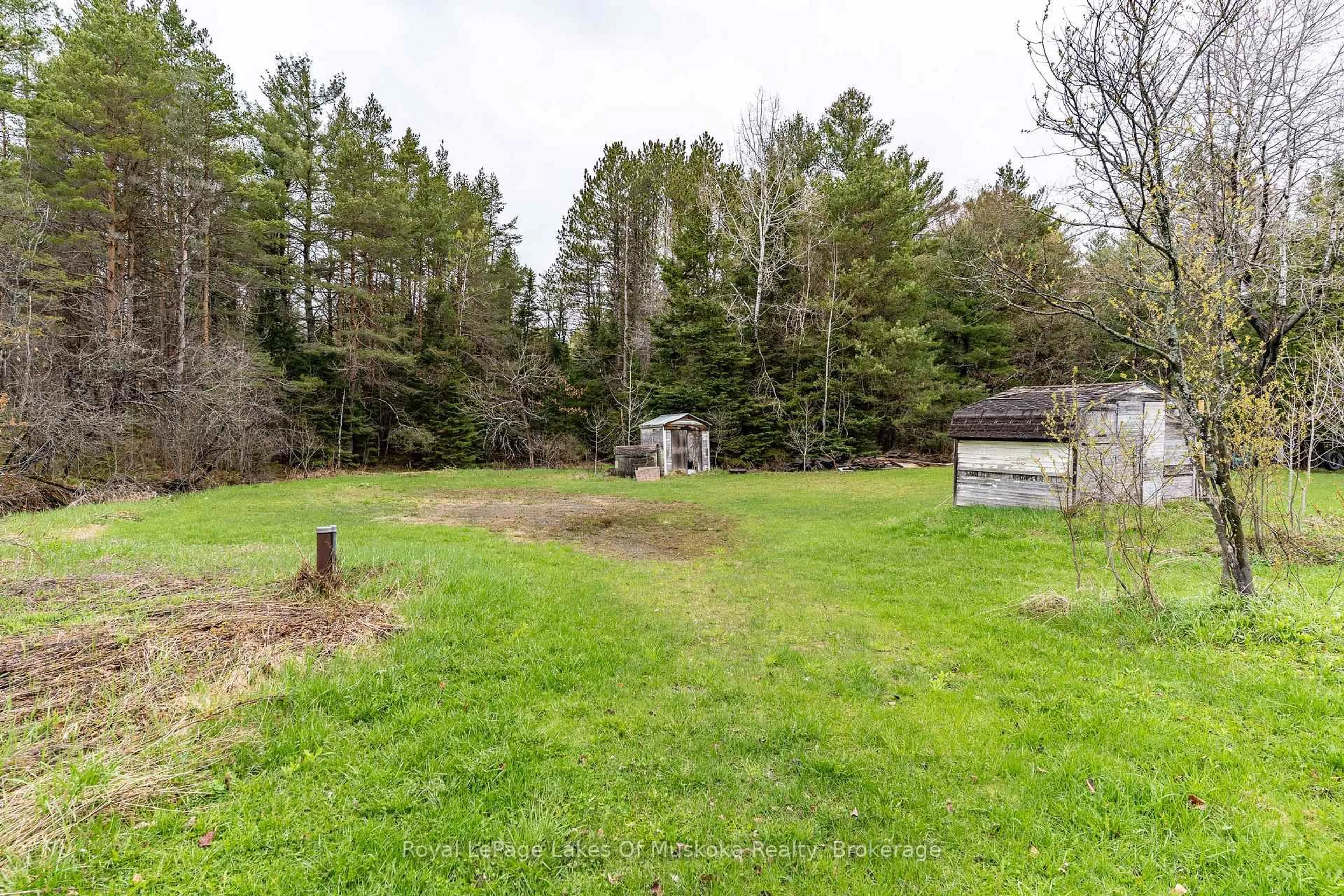 Shed for 1536 Highway 141 Highway, Huntsville Ontario P0B 1M0