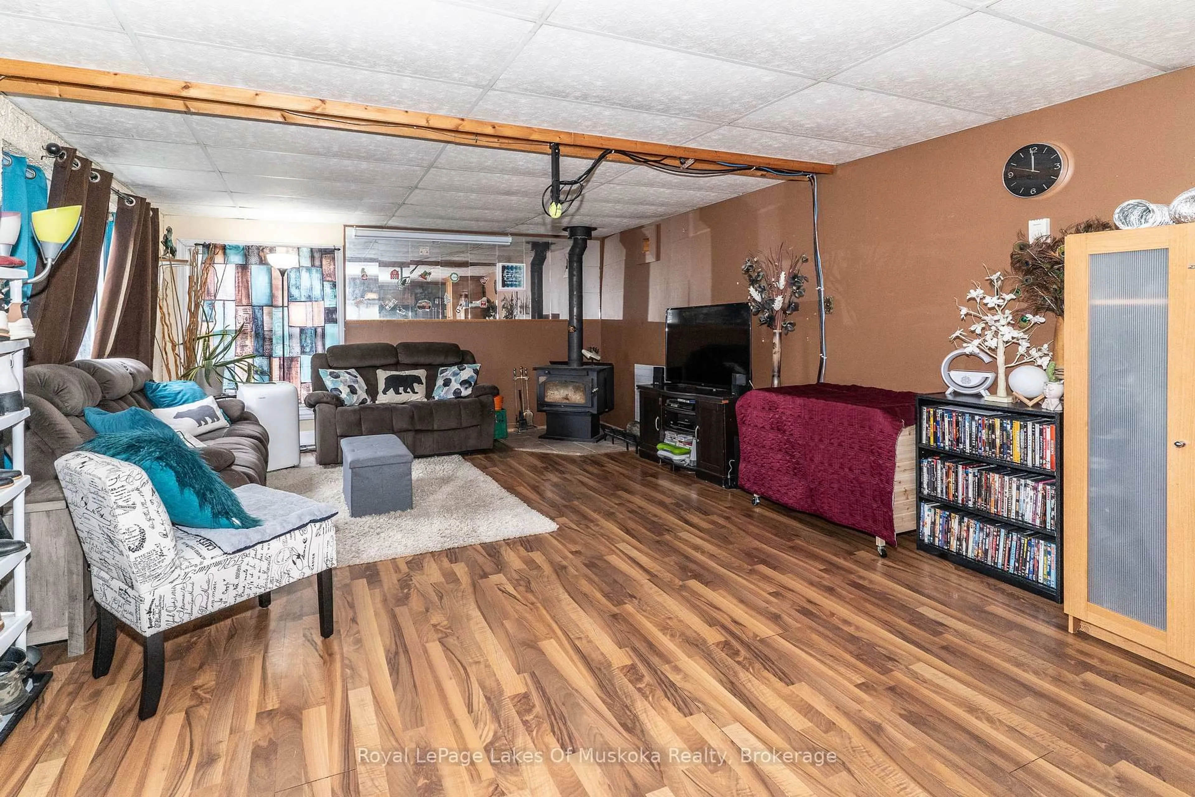 Living room with furniture, unknown for 1536 Highway 141 Highway, Huntsville Ontario P0B 1M0