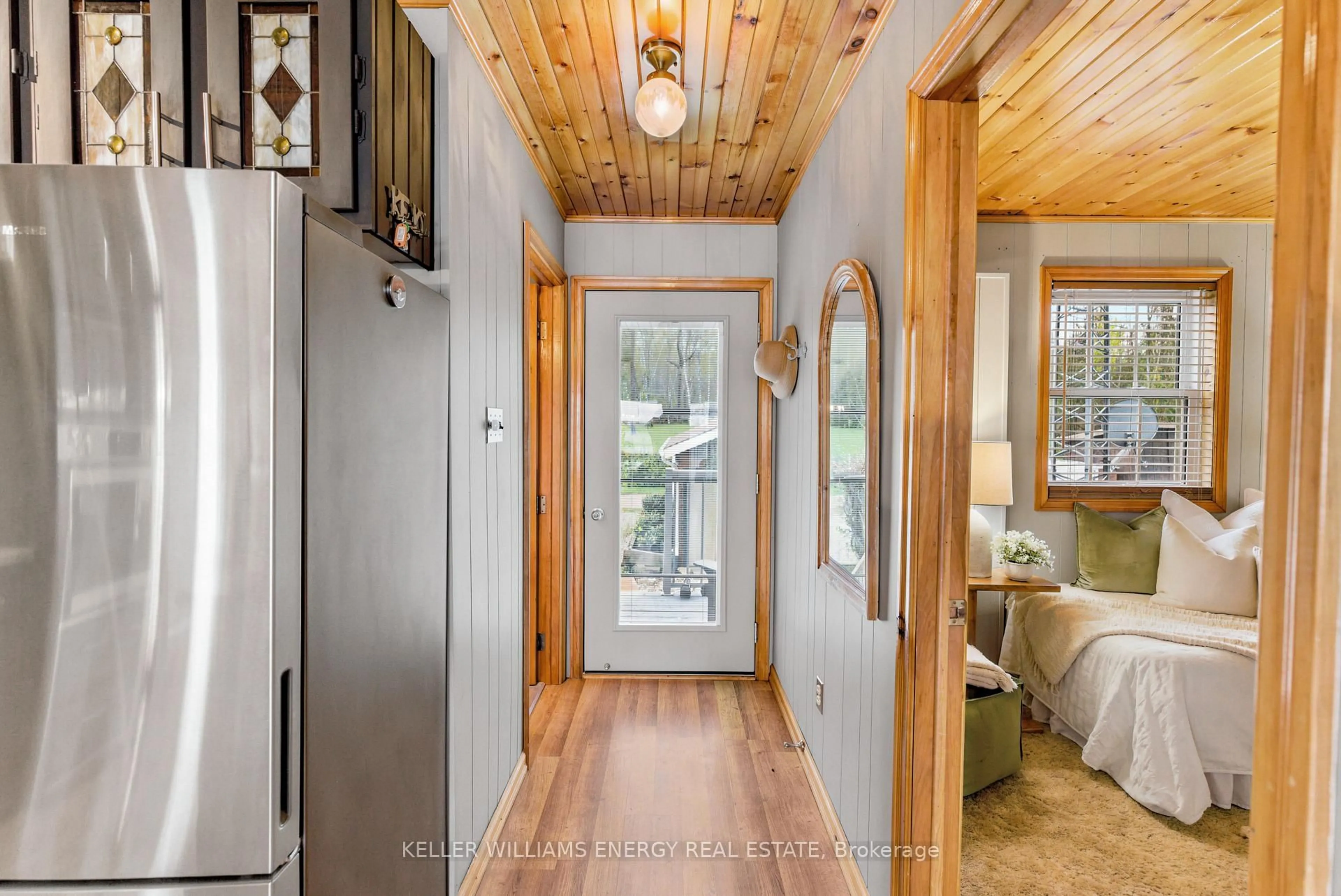 Indoor entryway for 5269 Oriole Beach Rd #260, Hamilton Township Ontario K0K 2E0