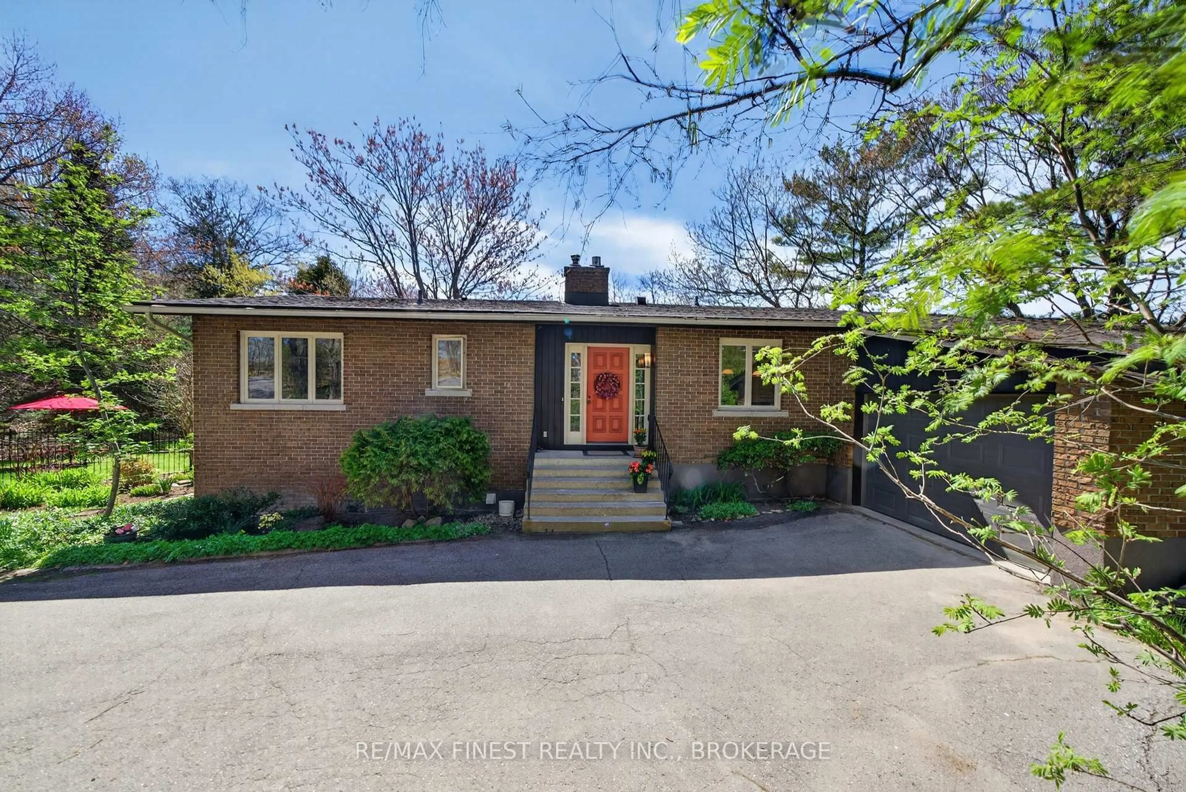 A pic from outside/outdoor area/front of a property/back of a property/a pic from drone, street for 10 Warbler Lane, Kingston Ontario K7K 5E2