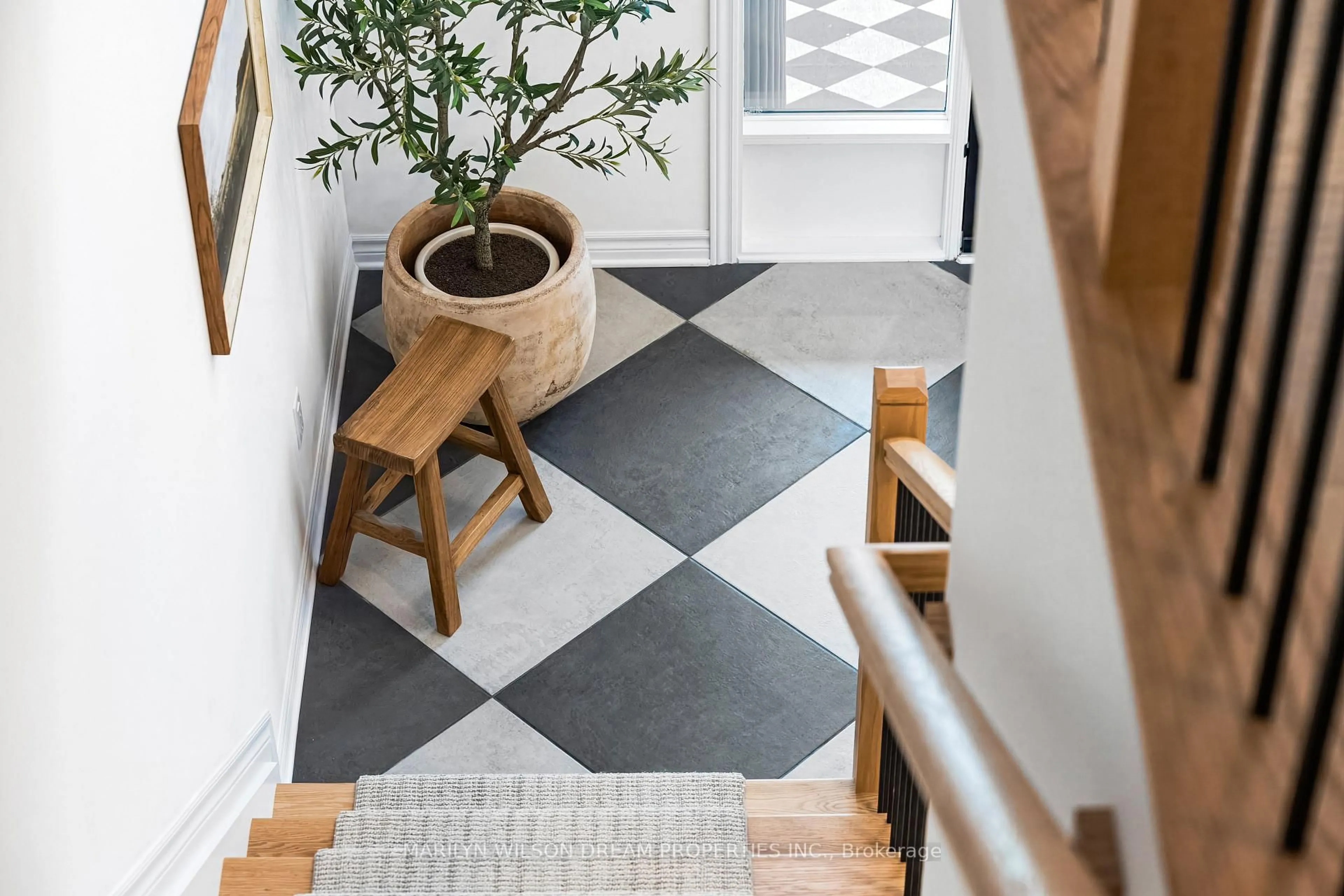 Indoor entryway for 736 Petanque Cres, Ottawa Ontario K4A 5L7