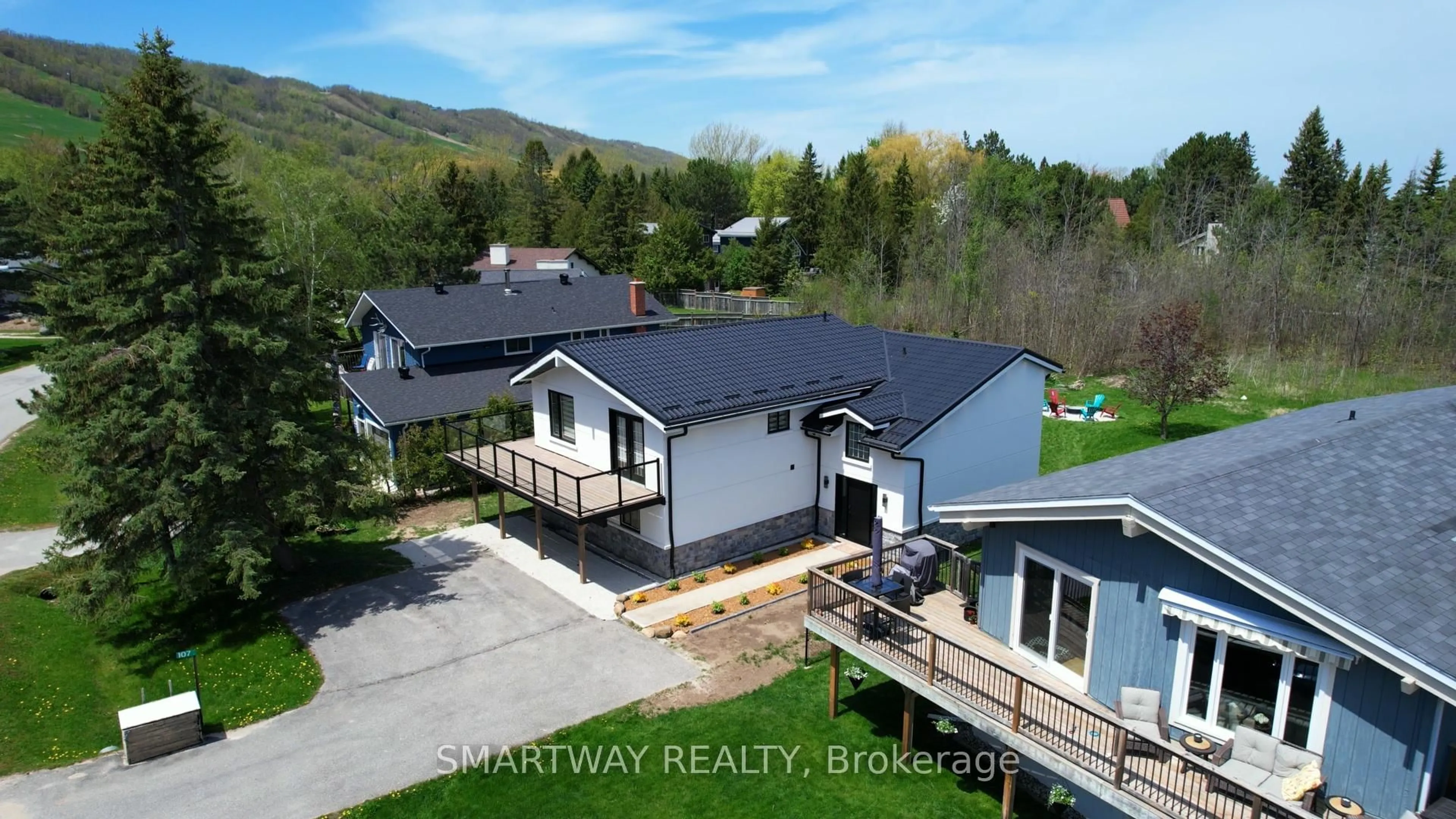 A pic from outside/outdoor area/front of a property/back of a property/a pic from drone, mountain view for 107 Campbell Cres, Blue Mountains Ontario L9Y 0P9