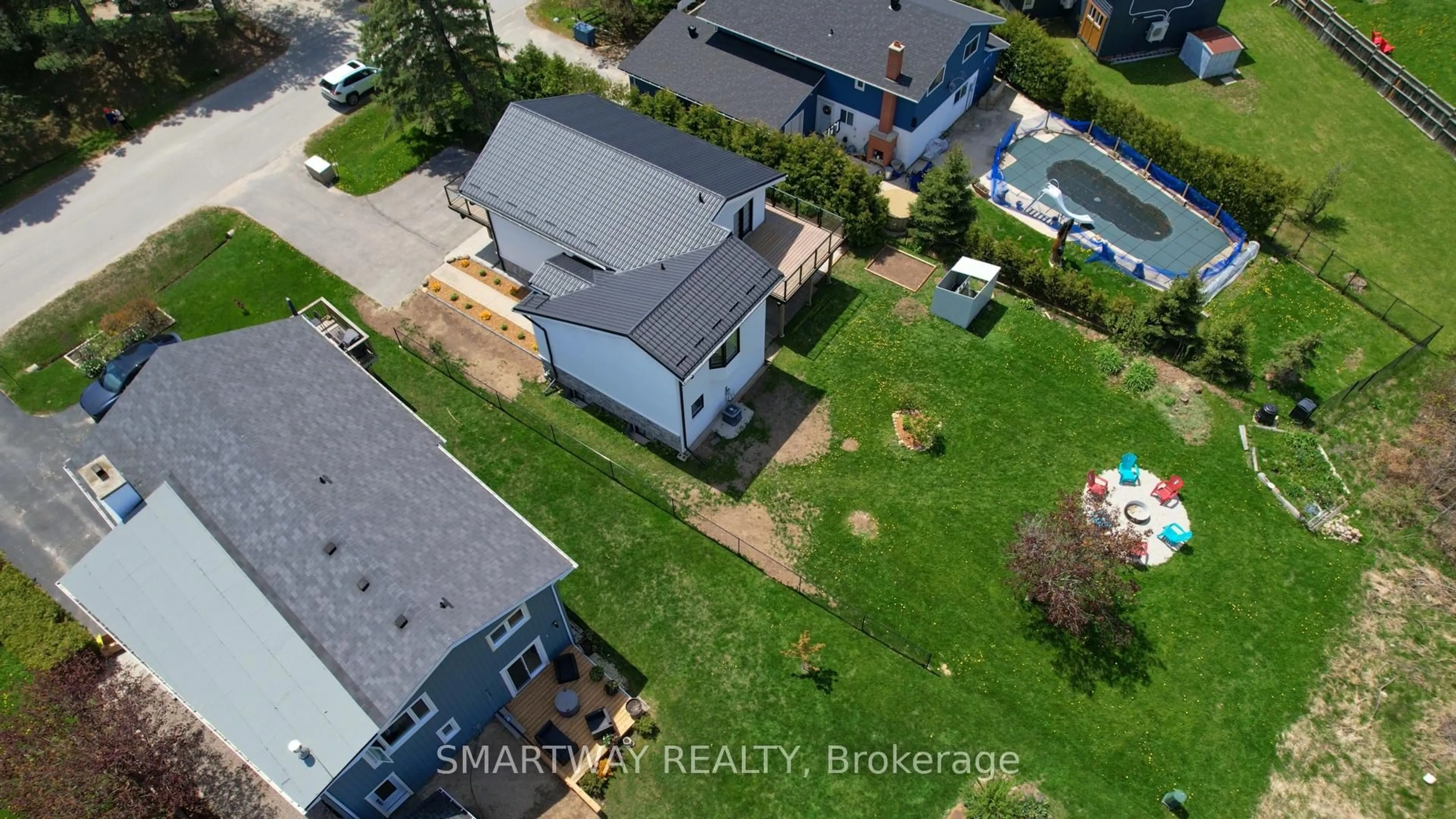 A pic from outside/outdoor area/front of a property/back of a property/a pic from drone, street for 107 Campbell Cres, Blue Mountains Ontario L9Y 0P9