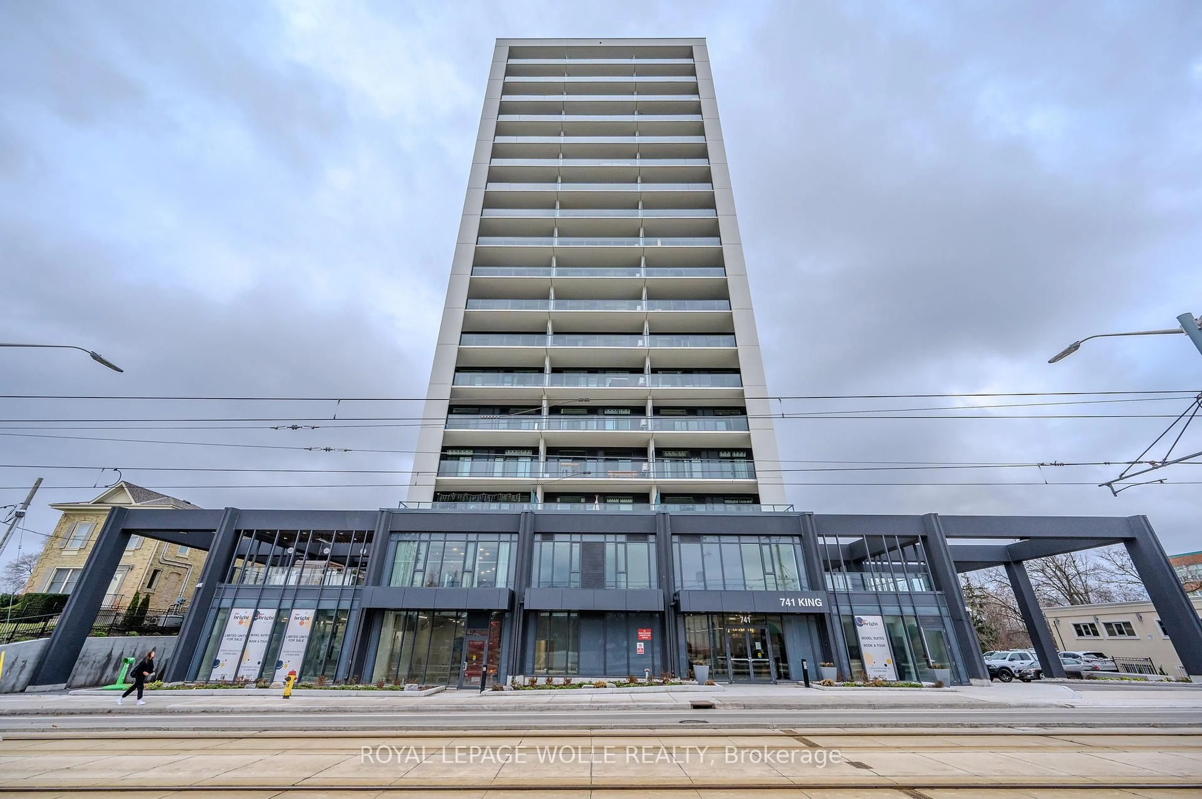 Indoor foyer for 741 King St #304, Kitchener Ontario N2G 0E9