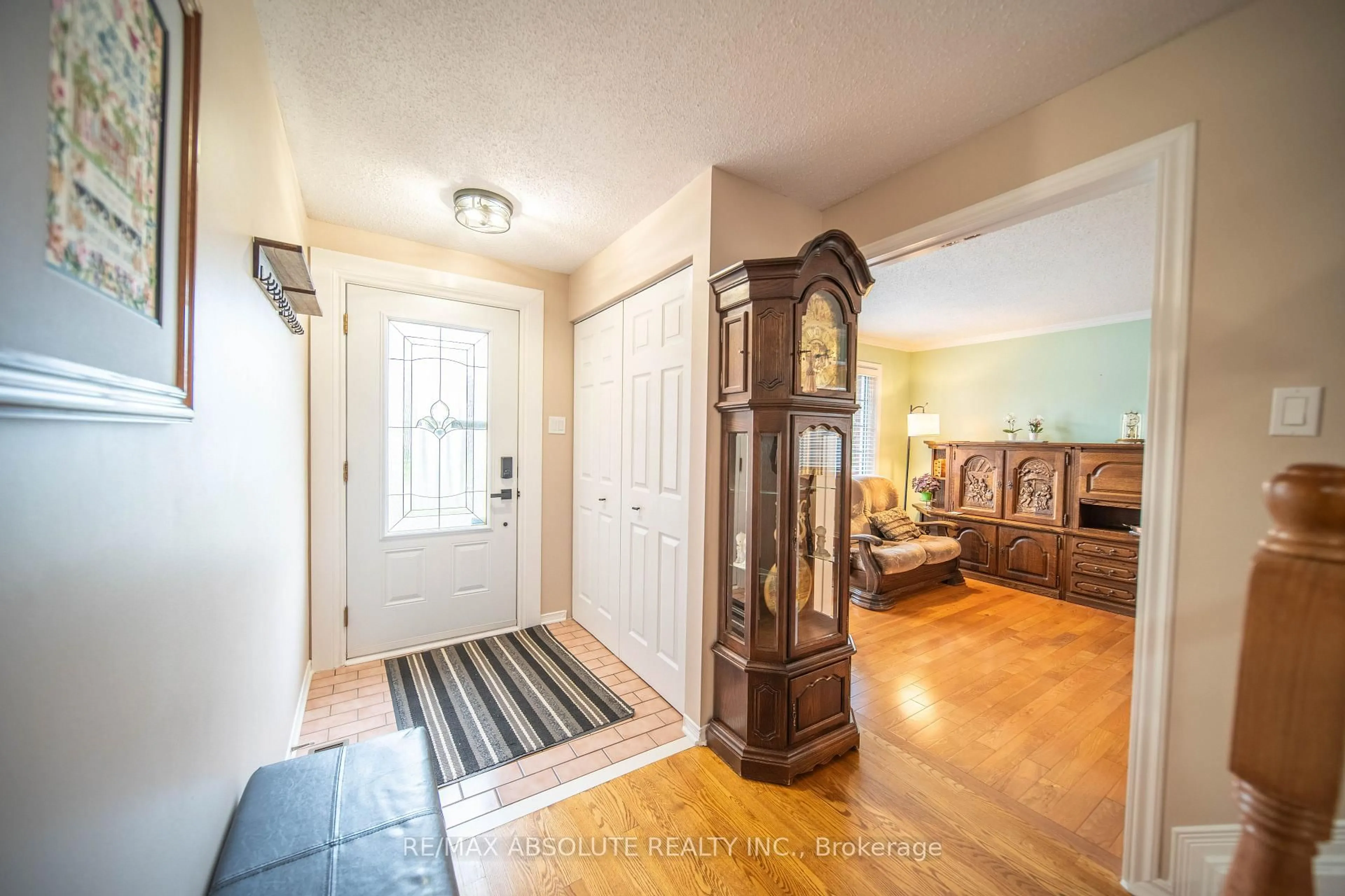 Indoor entryway for 698 THICKET Way, Orleans Ontario K4A 3B4