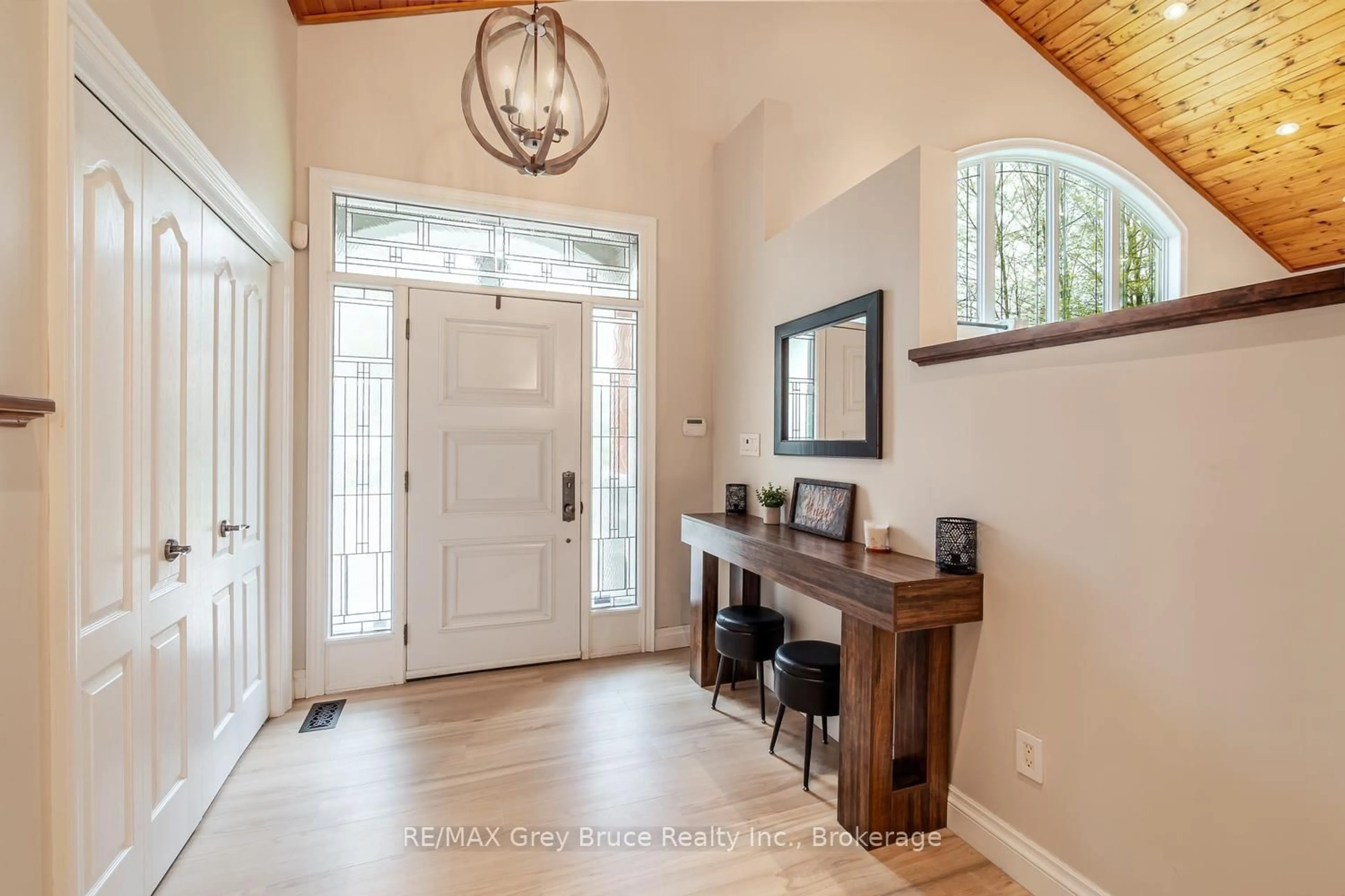 Indoor entryway for 41 Martin Dr, South Bruce Peninsula Ontario N0H 2G0
