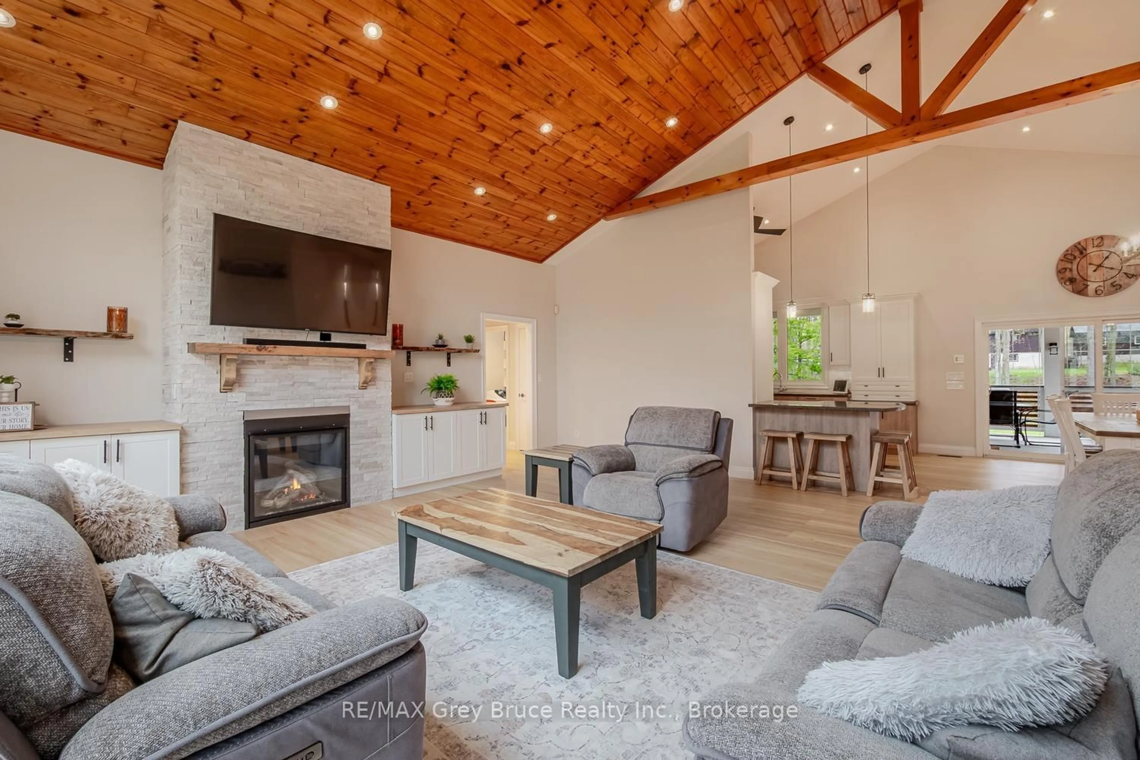 Living room with furniture, wood/laminate floor for 41 Martin Dr, South Bruce Peninsula Ontario N0H 2G0