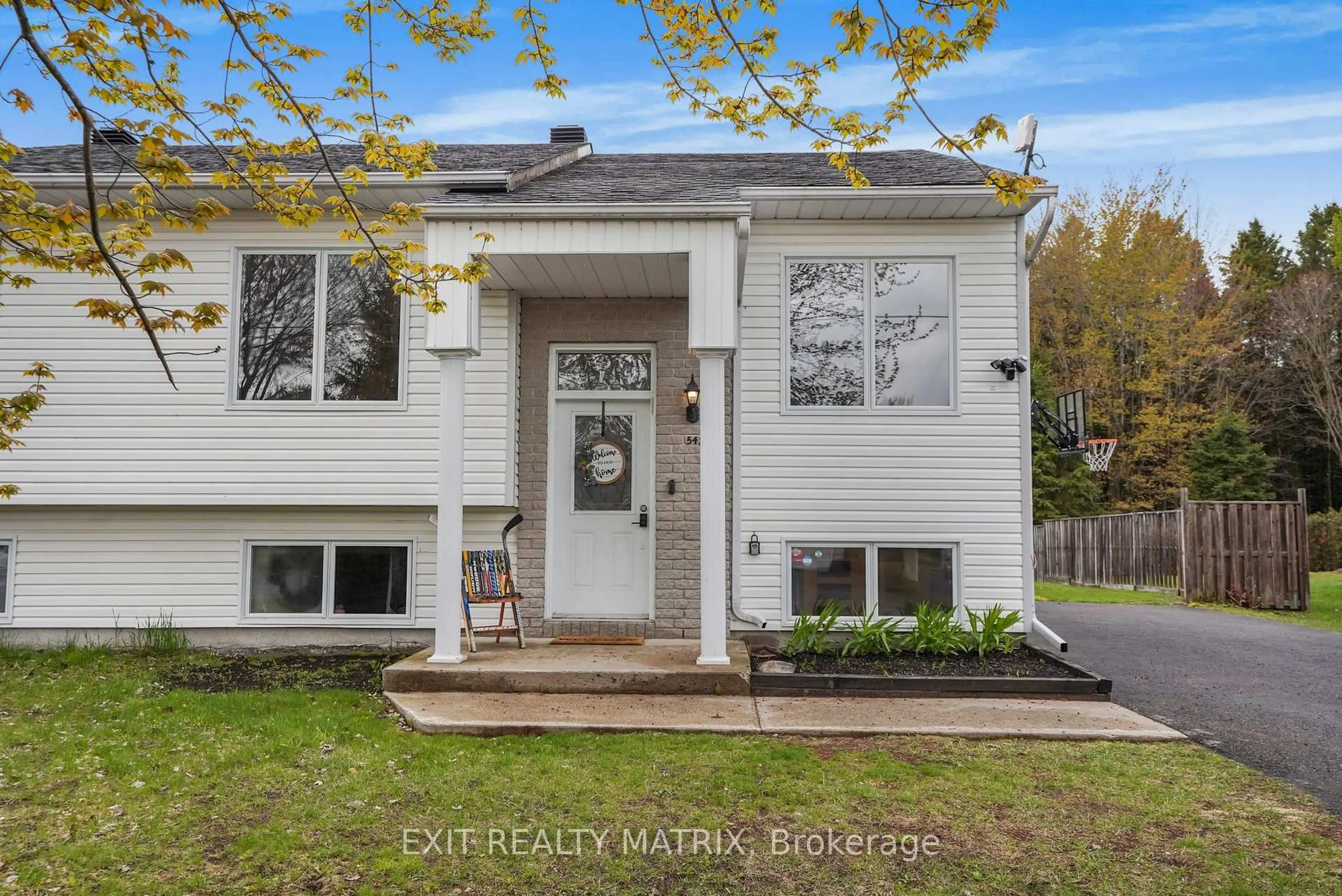 Home with vinyl exterior material, street for 542 Devista Blvd #B, Alfred and Plantagenet Ontario K0B 1A0