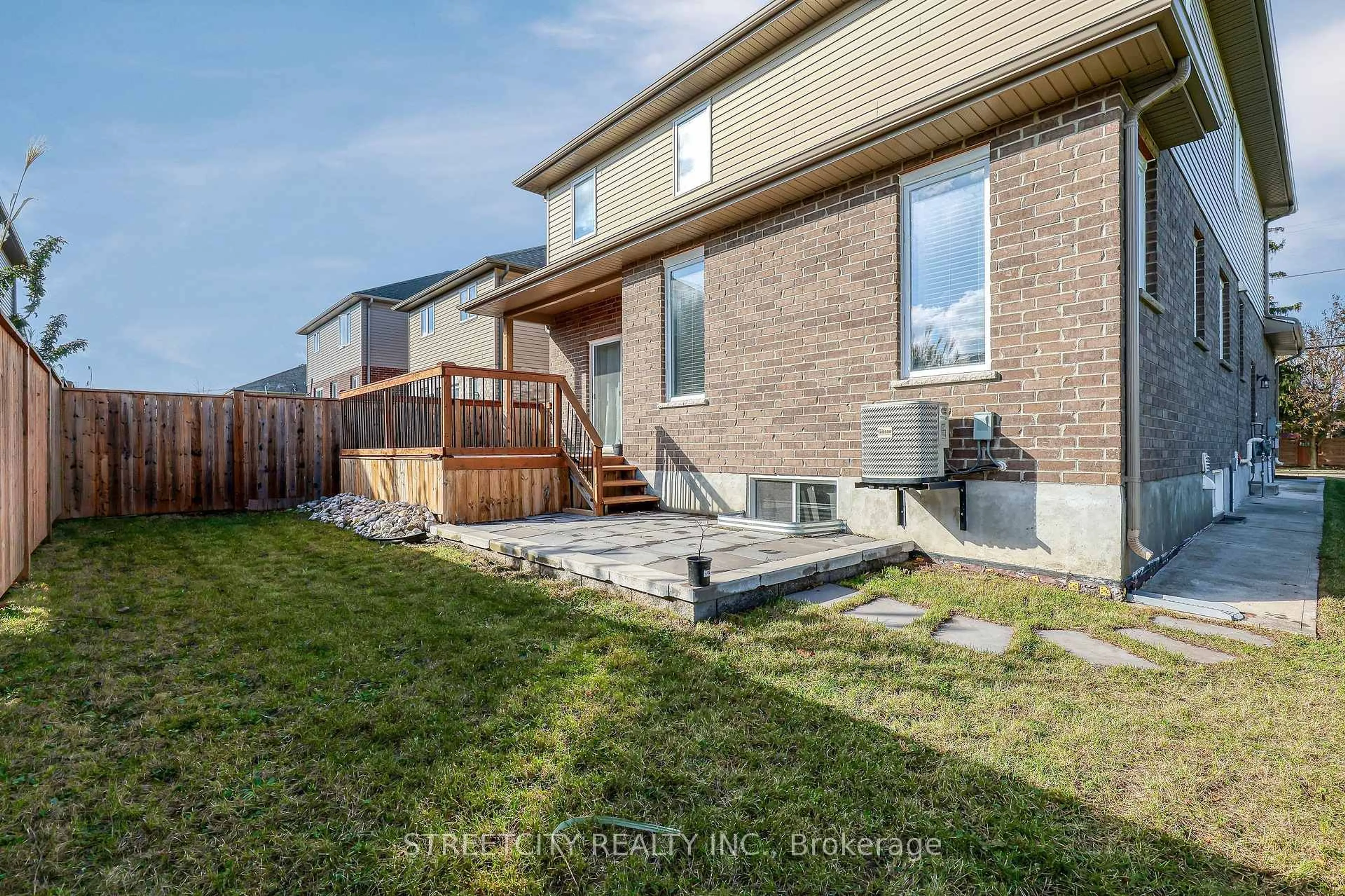 Unknown for 683 TENNENT Ave, London North Ontario N5X 0L3