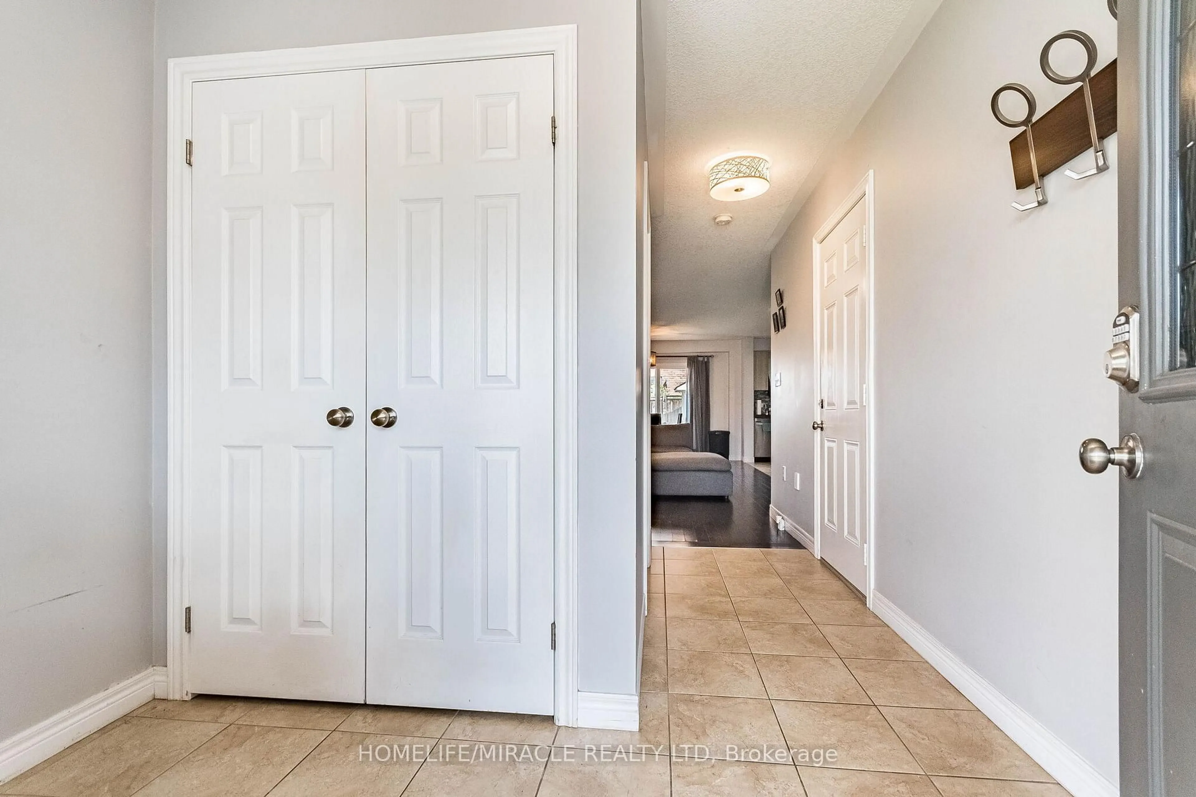 Indoor entryway for 222 Pelech Cres, Hamilton Ontario L0R 1P0