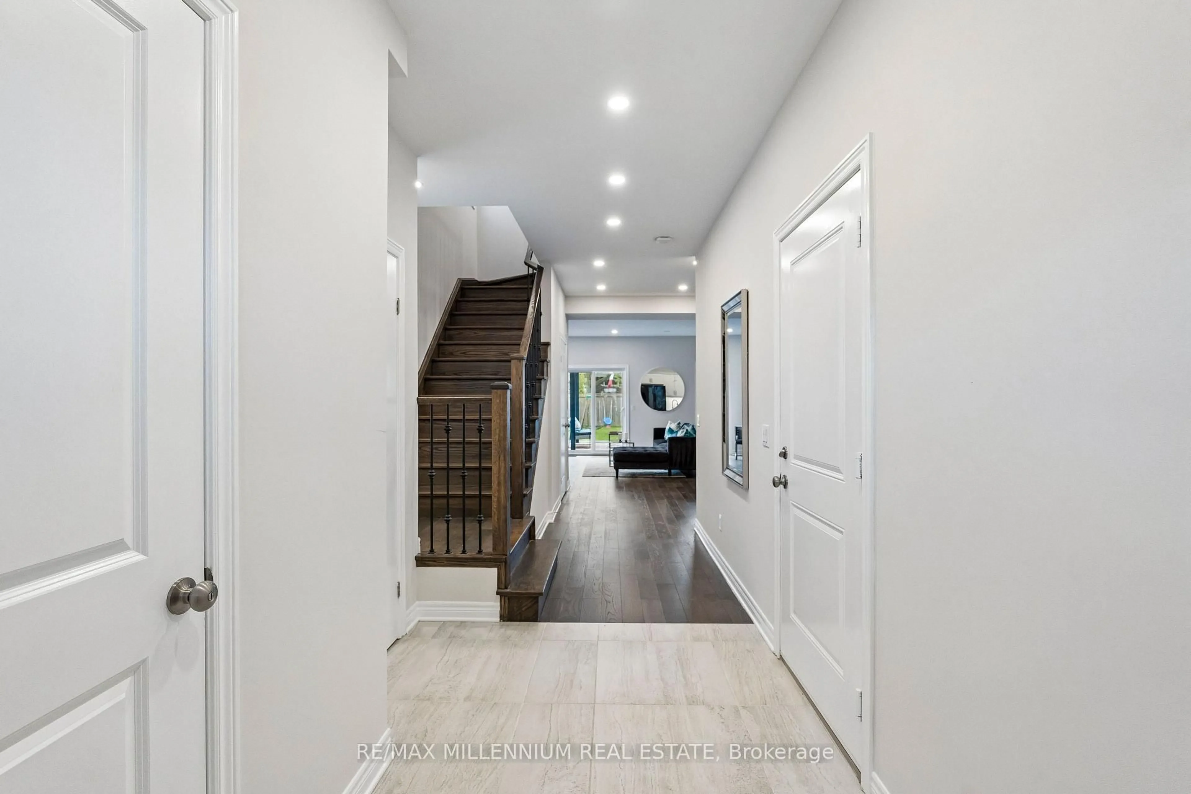Indoor entryway for 24B Greenwood Ave, St. Catharines Ontario L2P 1X6