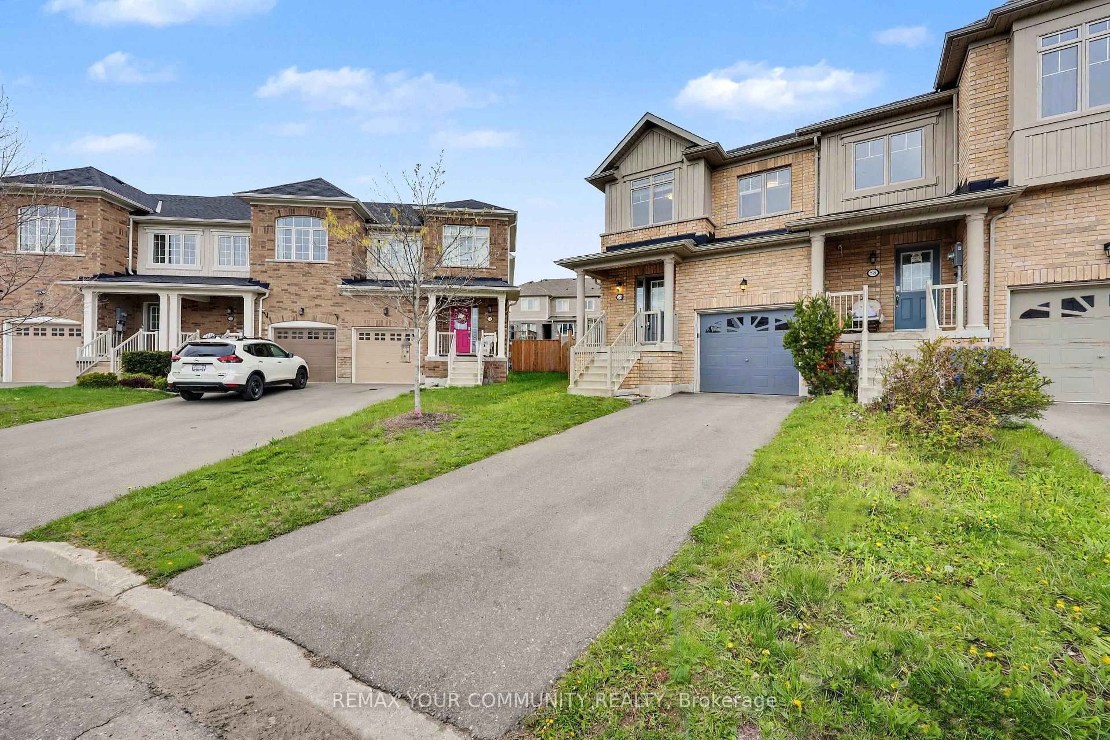 A pic from outside/outdoor area/front of a property/back of a property/a pic from drone, street for 56 Skinner Dr, Guelph Ontario N1E 0E7