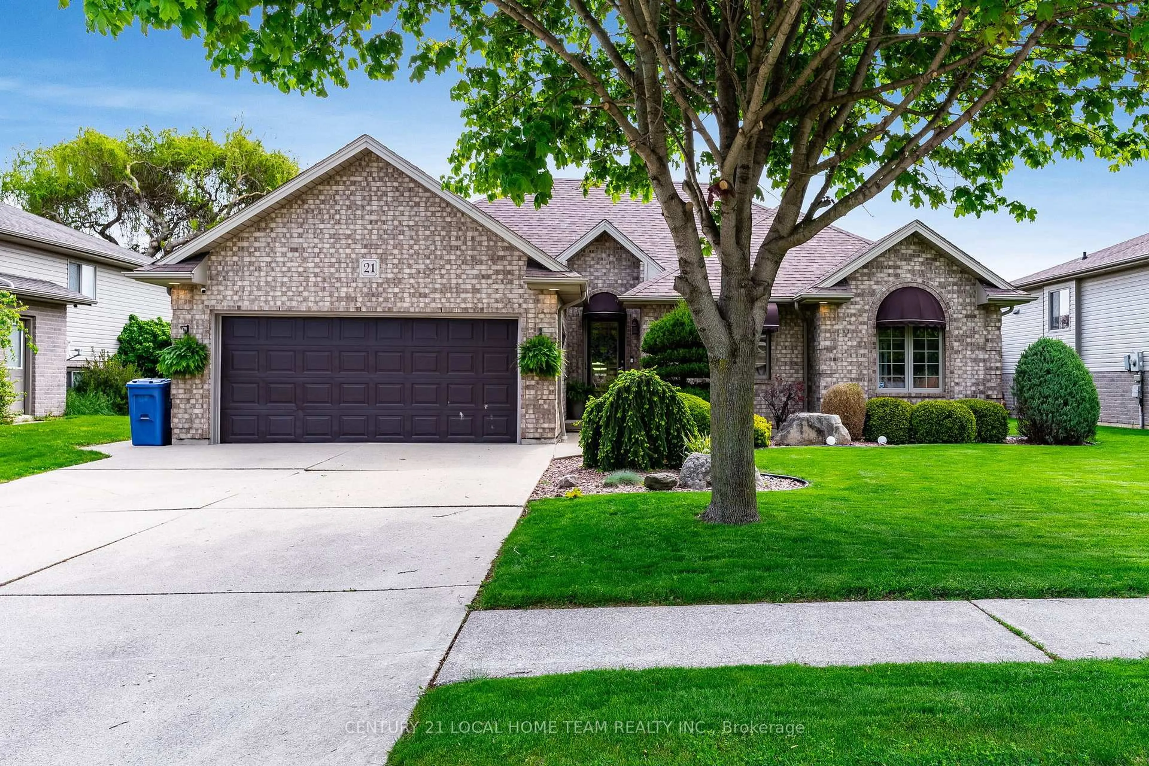 Home with brick exterior material, street for 21 Conservation Blvd, Kingsville Ontario N9Y 4E4