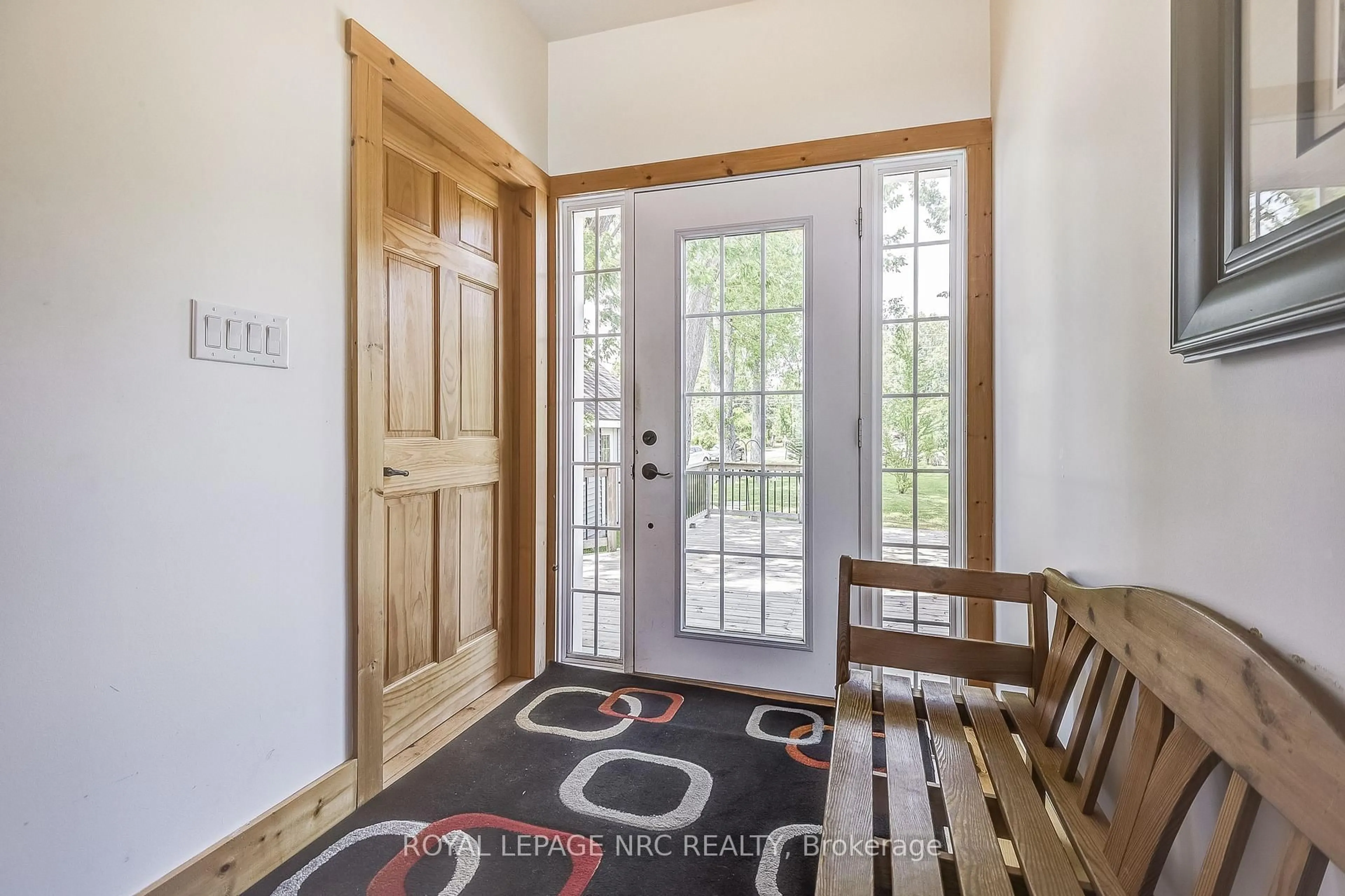 Indoor entryway for 10849 Lakeshore Rd, Wainfleet Ontario L3K 5V4
