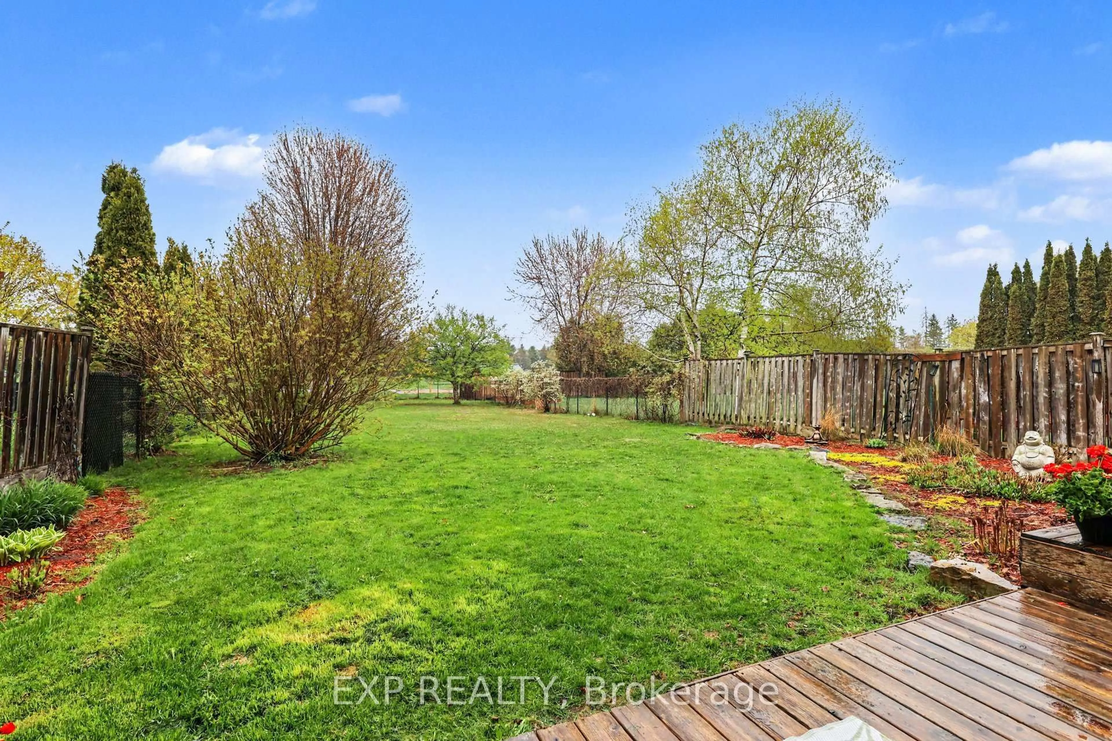 A pic from outside/outdoor area/front of a property/back of a property/a pic from drone, water/lake/river/ocean view for 5 Sundew Crt, Stittsville Ontario K2S 1Z5