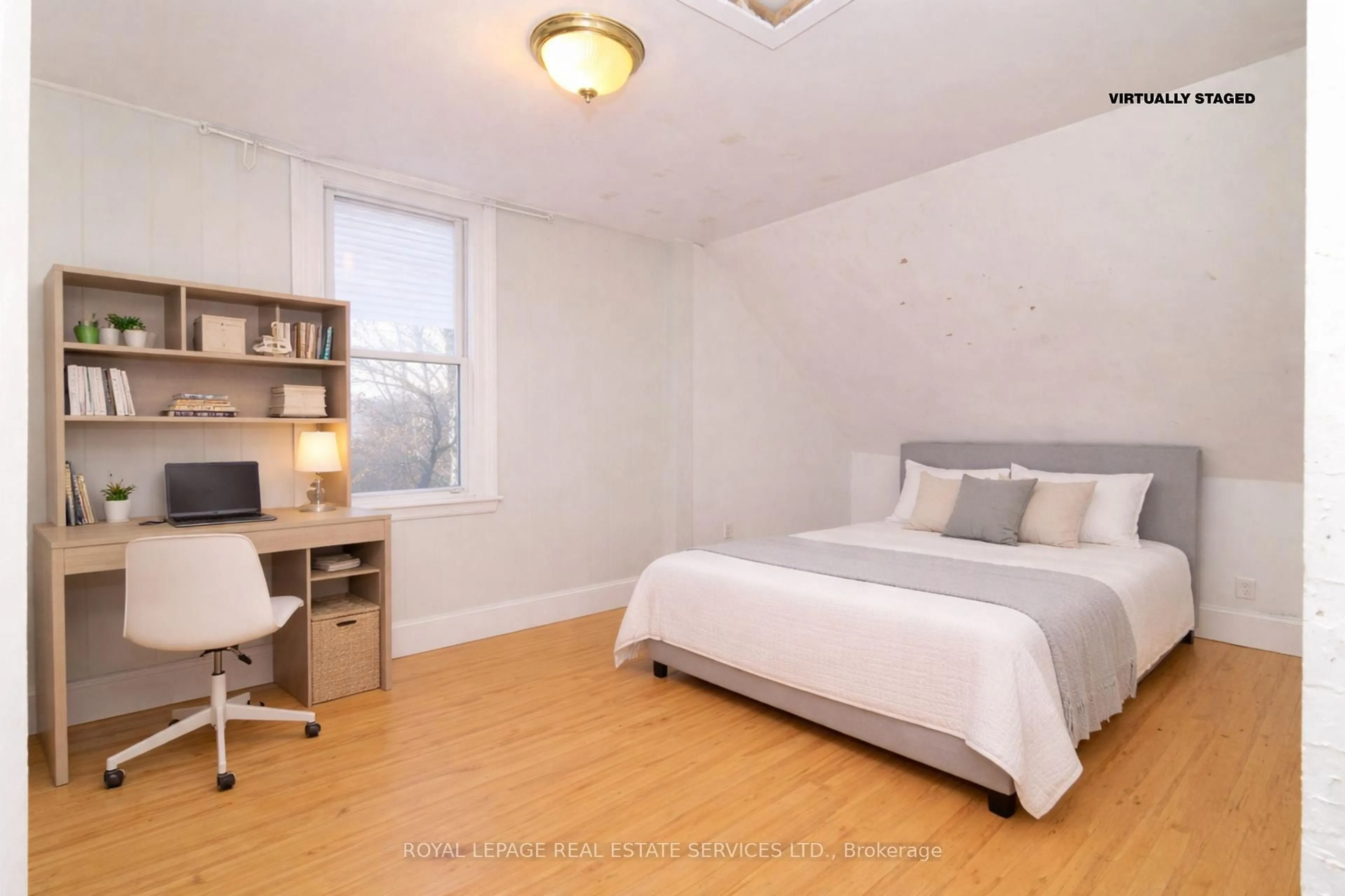 A pic of a room for 224 Broadway Ave, Hamilton Ontario L8S 2W6